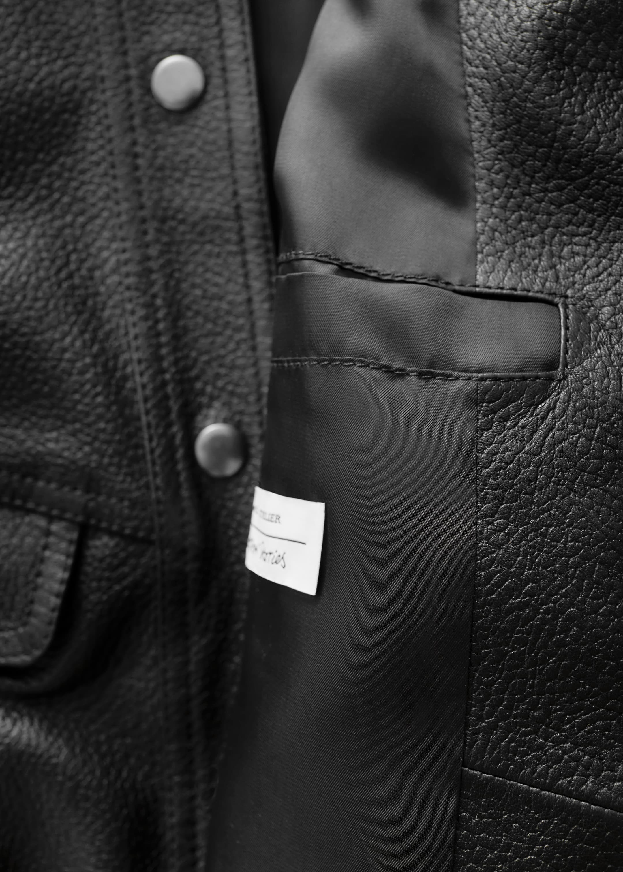 Größeres Bild ansehen: Kastenförmige Lederjacke mit Knöpfen - Schwarz - Ladies | H&M DE 3