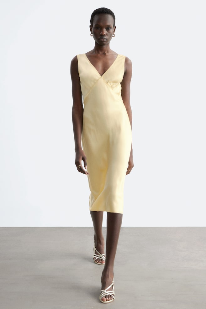 Robe combinaison midi à col en V - Jaune/Motifs fleuris verts et bleus/Pêche - 1