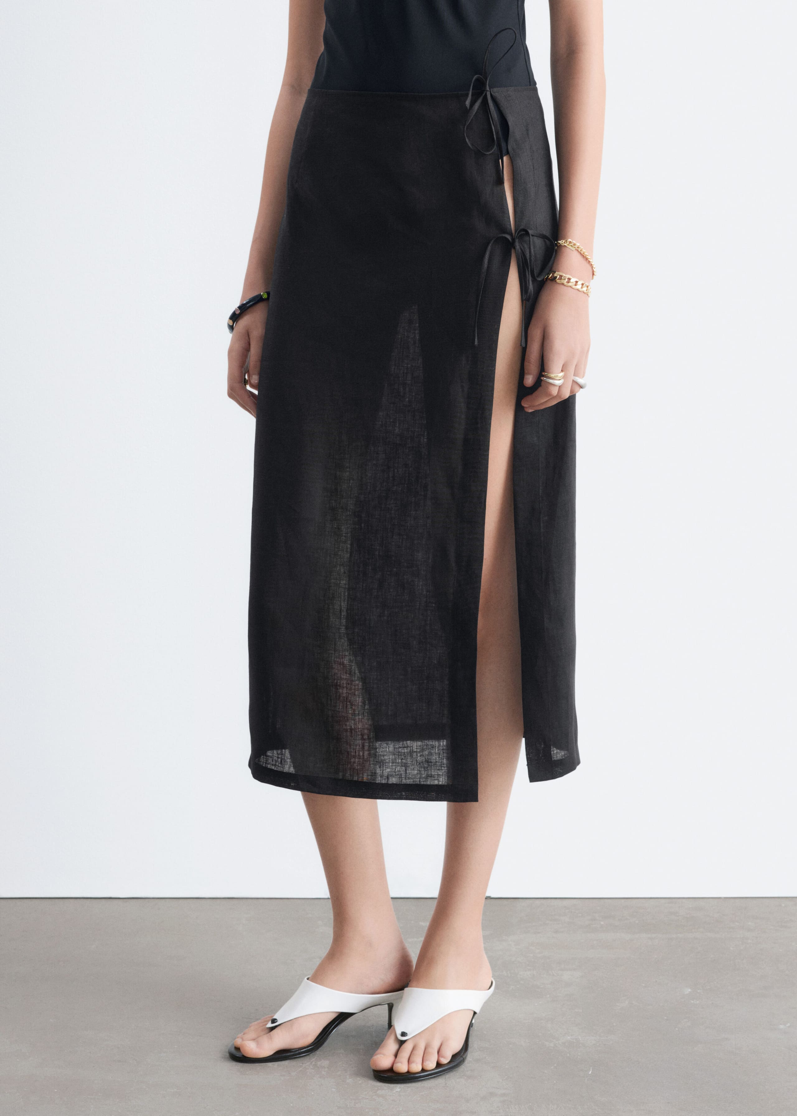 Tie-Band Linen Sarong - Black - Still Life
