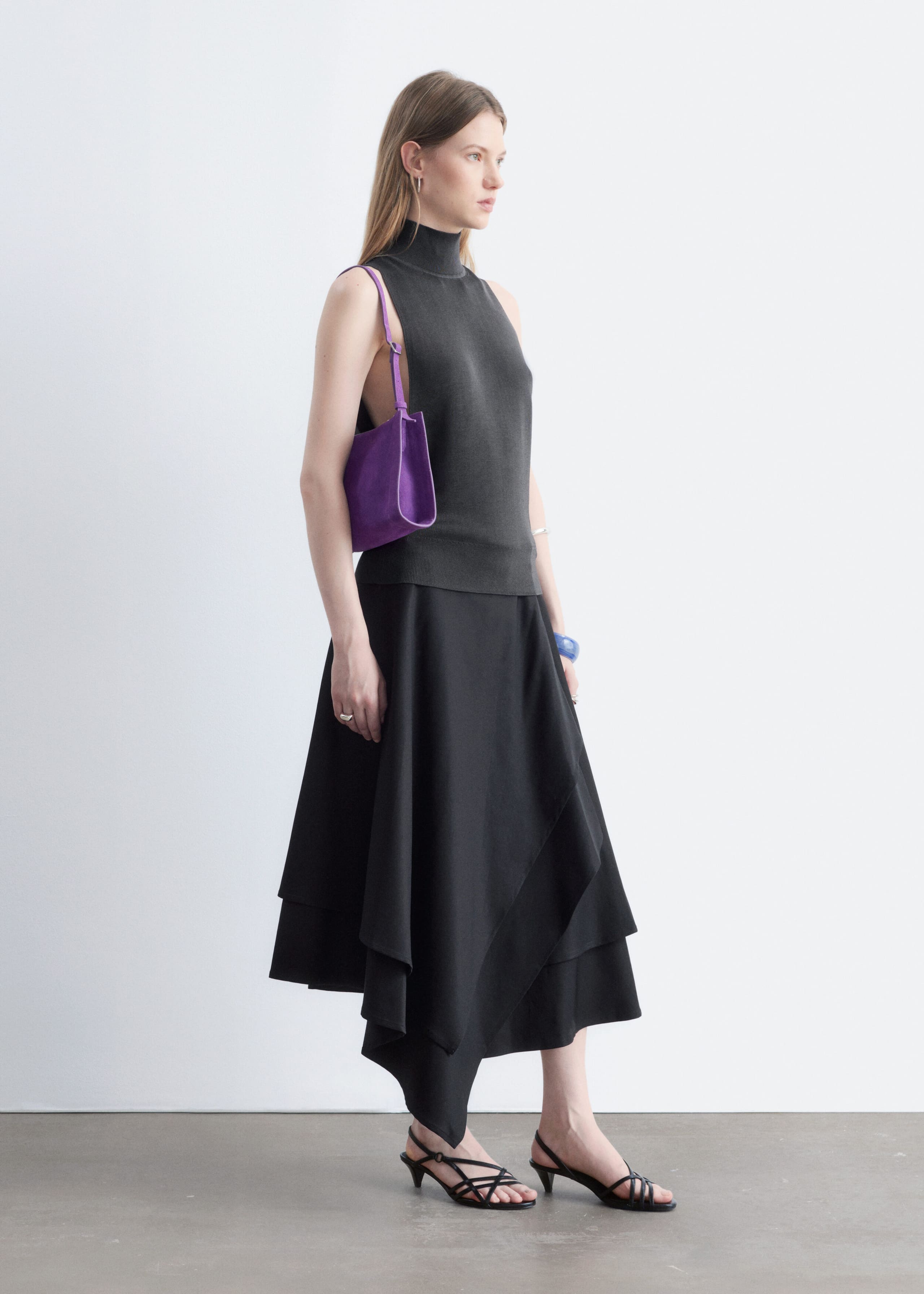 Sleeveless Turtleneck Top - Dark Grey - Lookbook