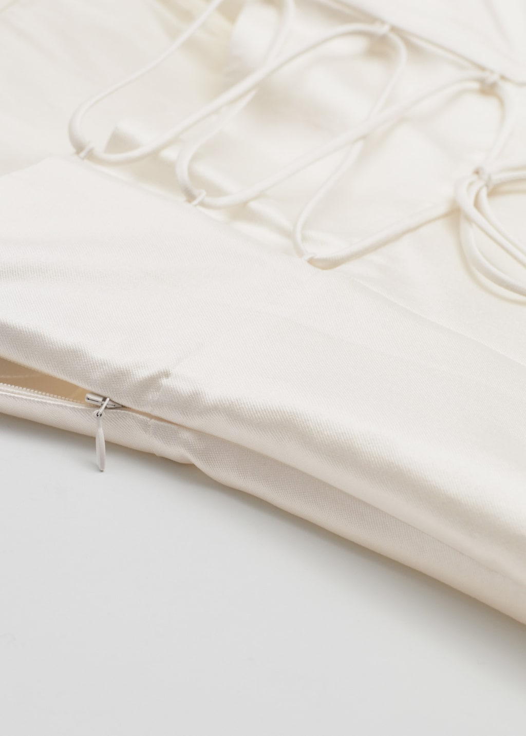 FittedMulberrySilkTubeTop - {{variantName}} - Detalle descriptivo