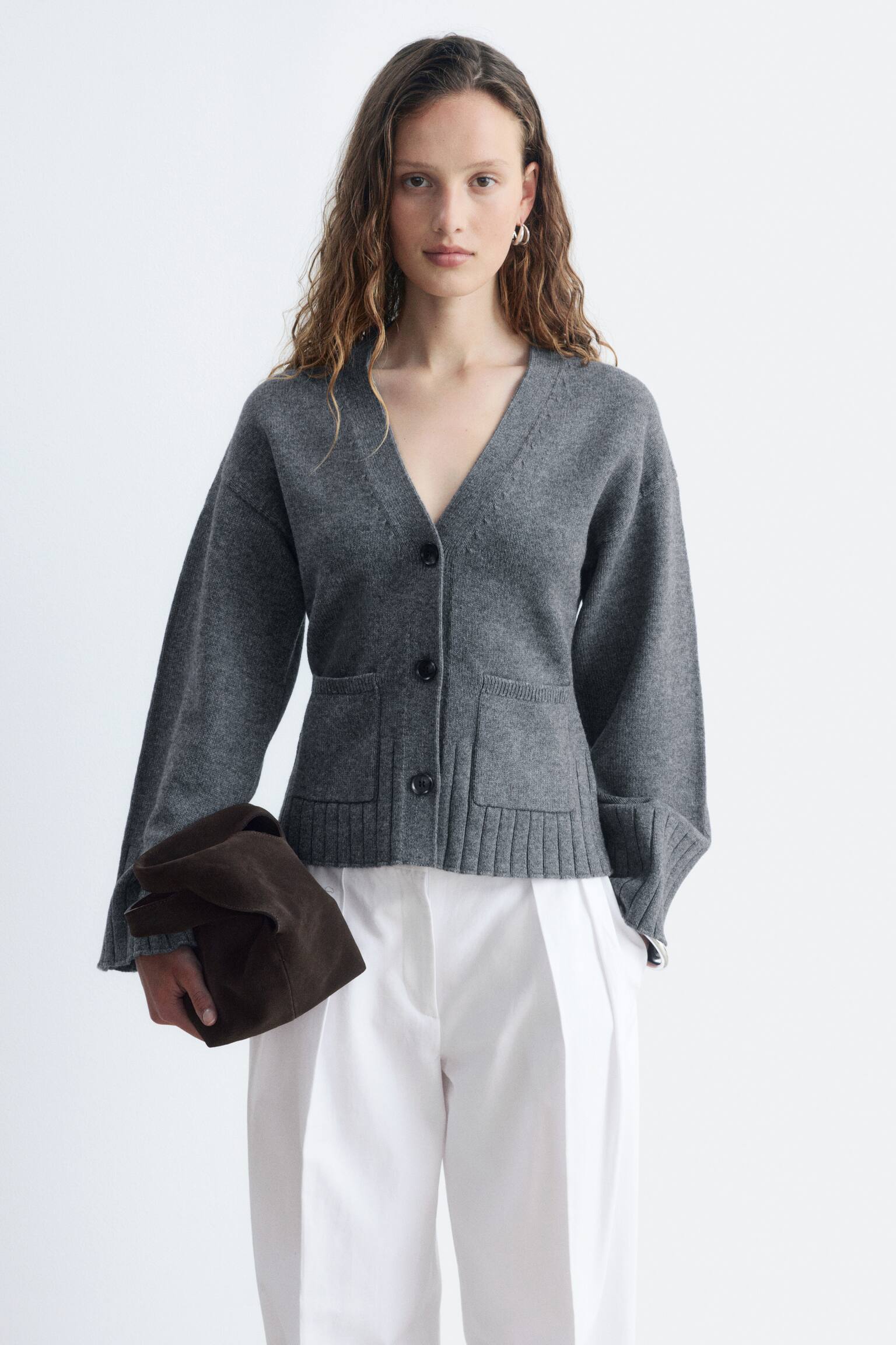 Schmal zulaufende Strickjacke - Dunkelgrau/Beige - 1