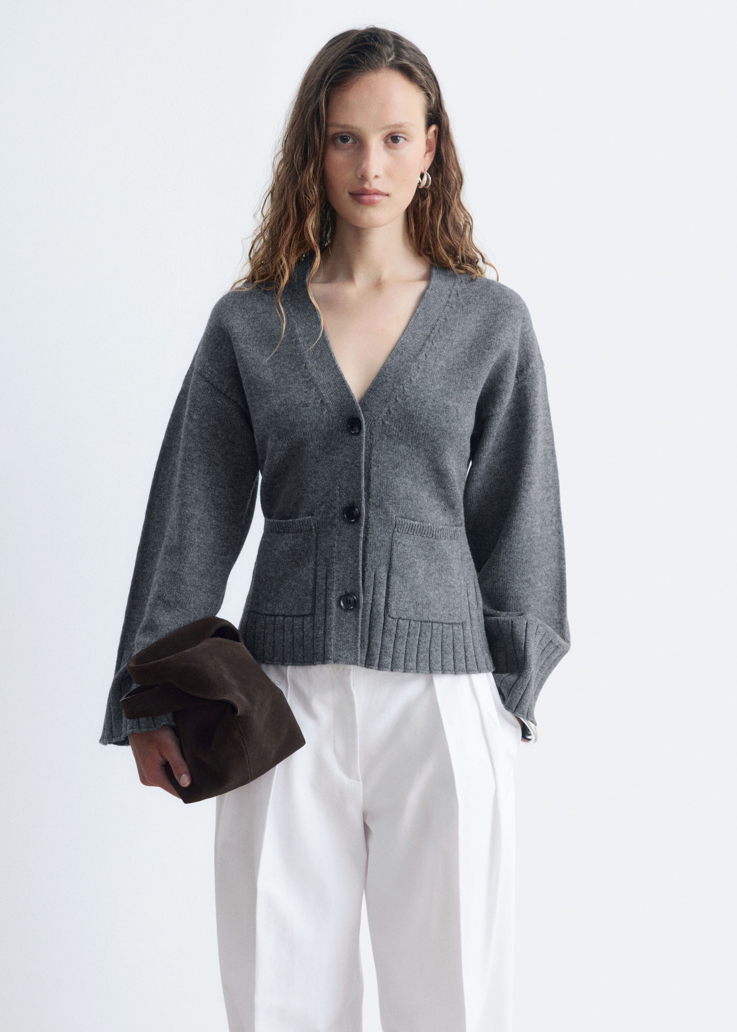 Schmal zulaufende Strickjacke - Dunkelgrau - Lookbook