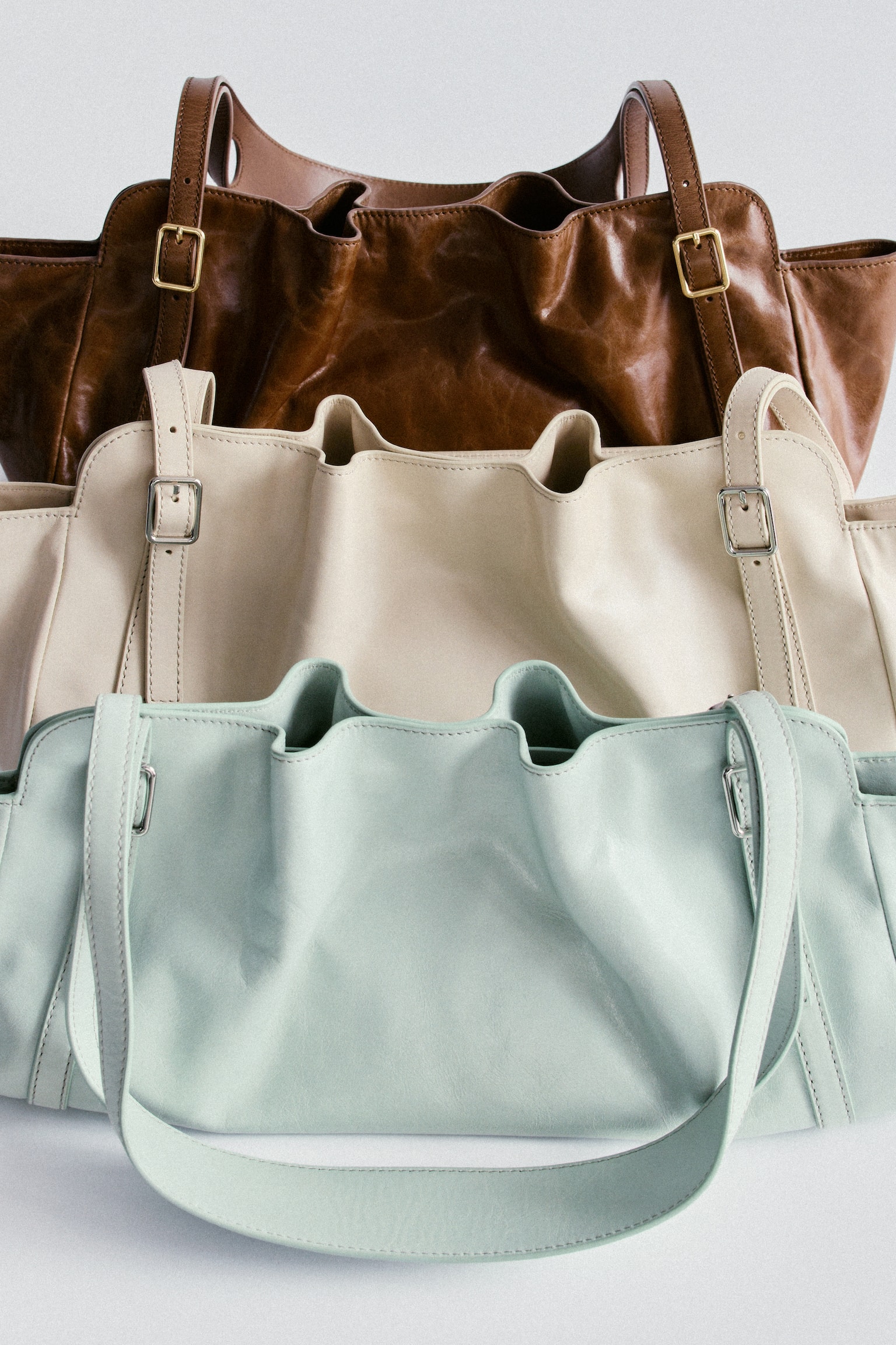 Flache Schultertasche aus Leder - Mint/Braun/Beige - 9