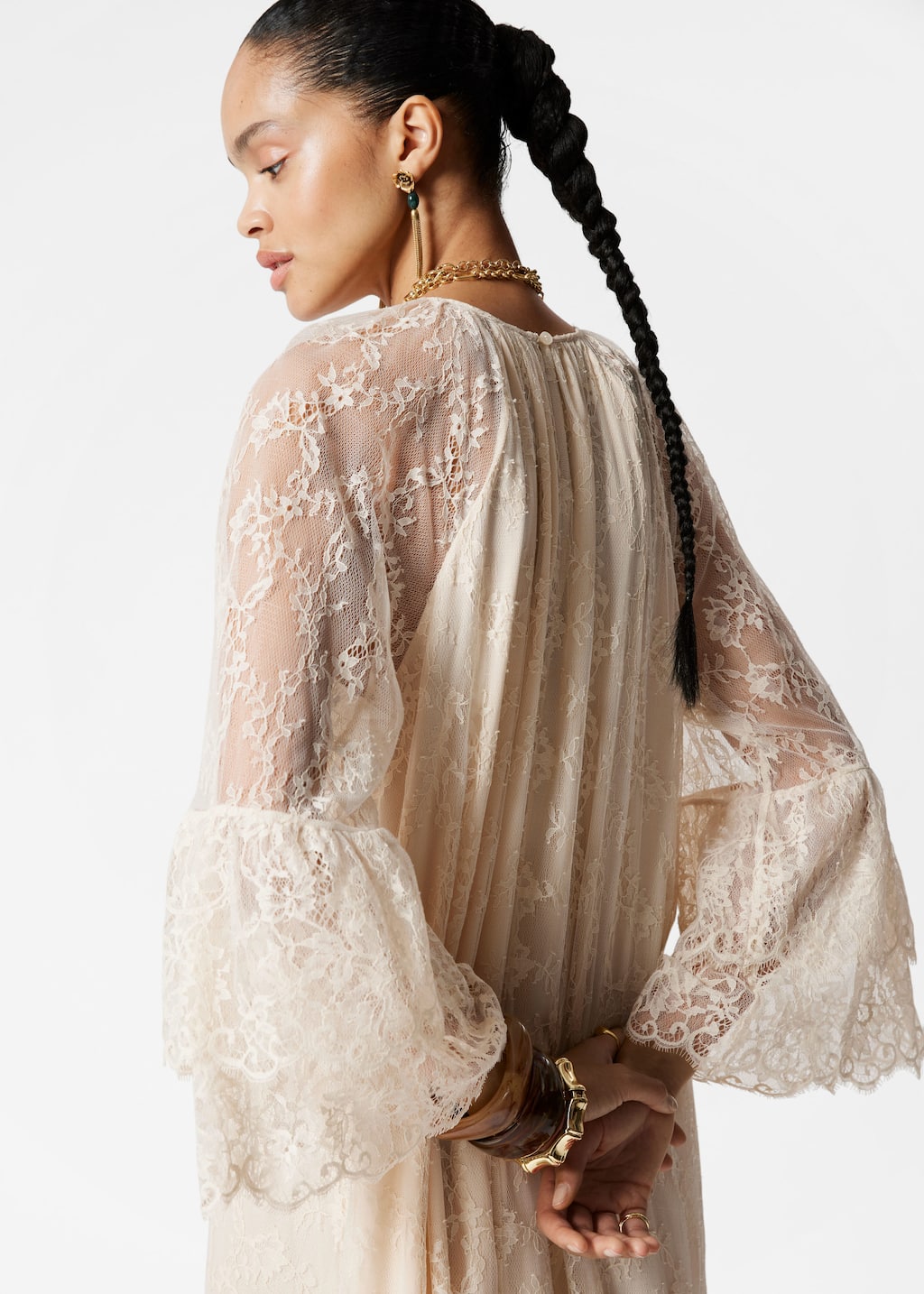 Robe longue en dentelle volantée - Couleur crème - Lookbook