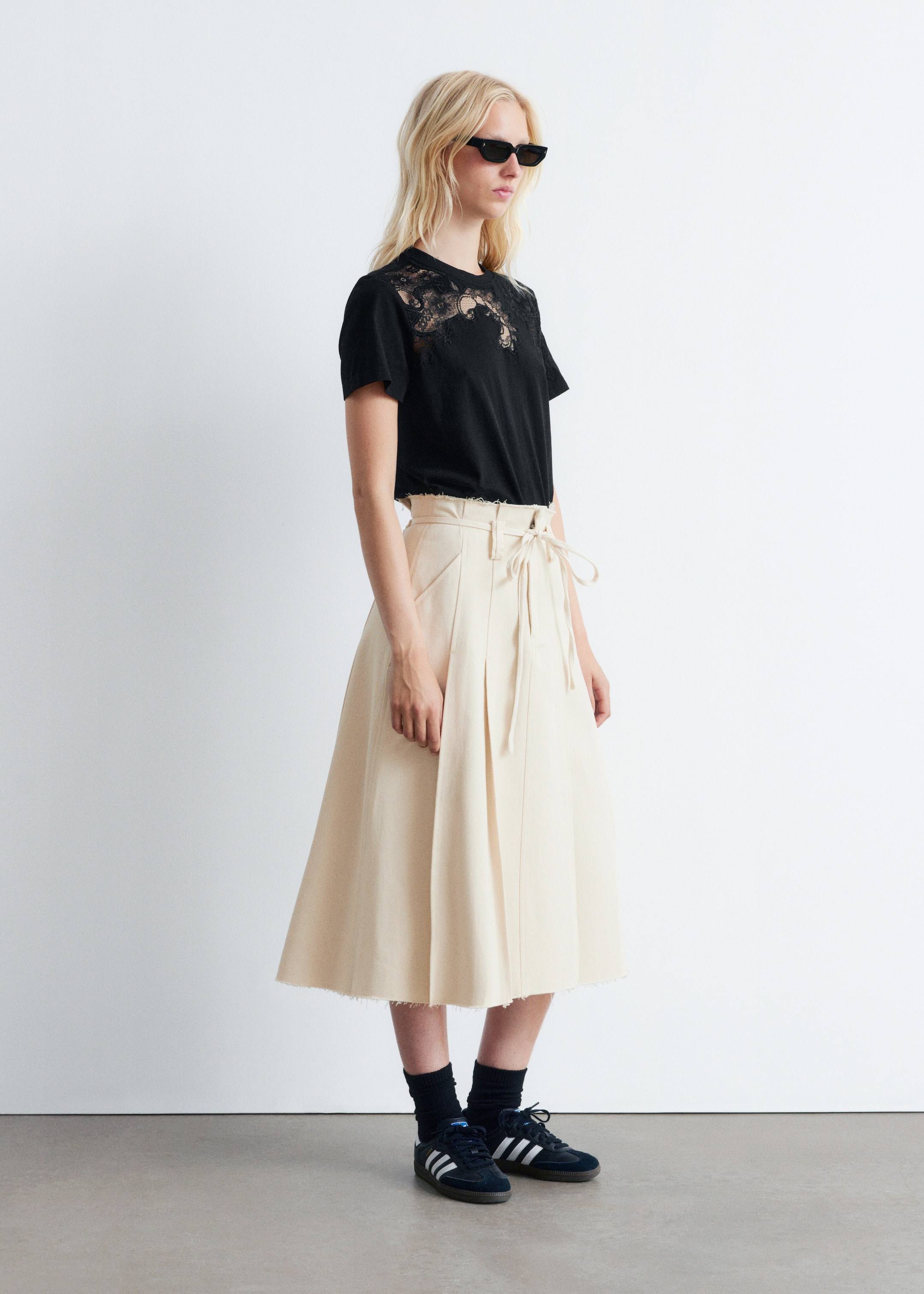 Grotere afbeelding bekijken: T-shirt met kantborduursel - Black - DAMES | H&M BE 4