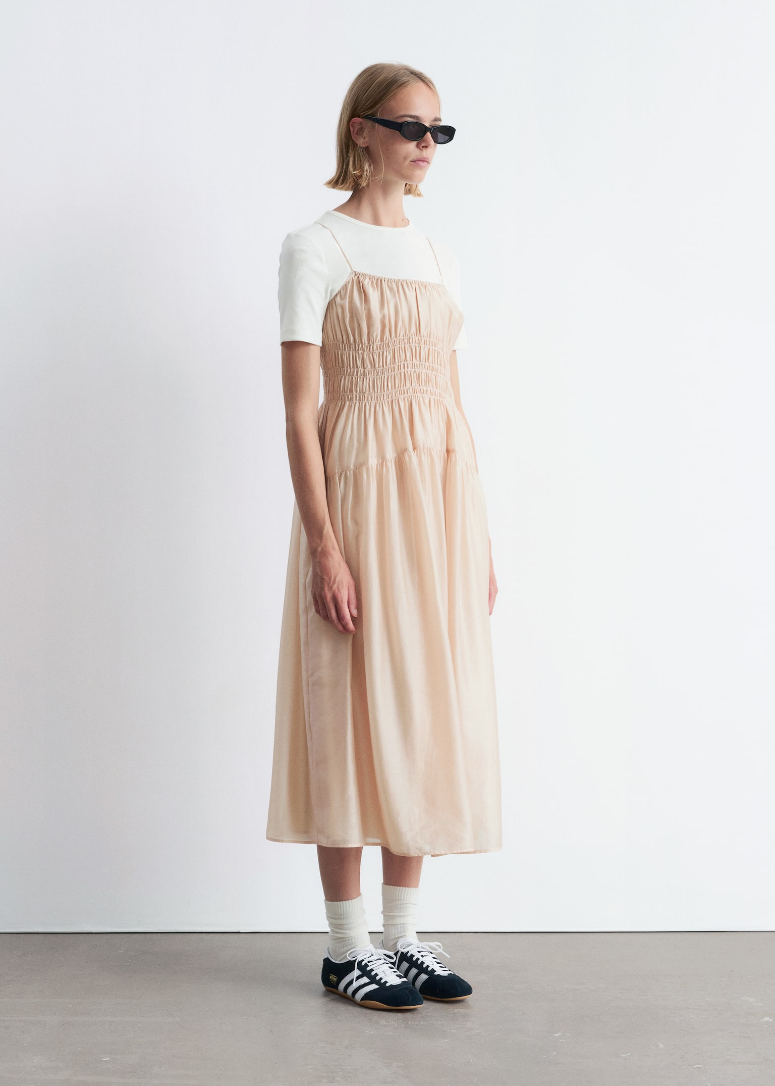 Robe midi froncée - Beige/Bleu/Noir