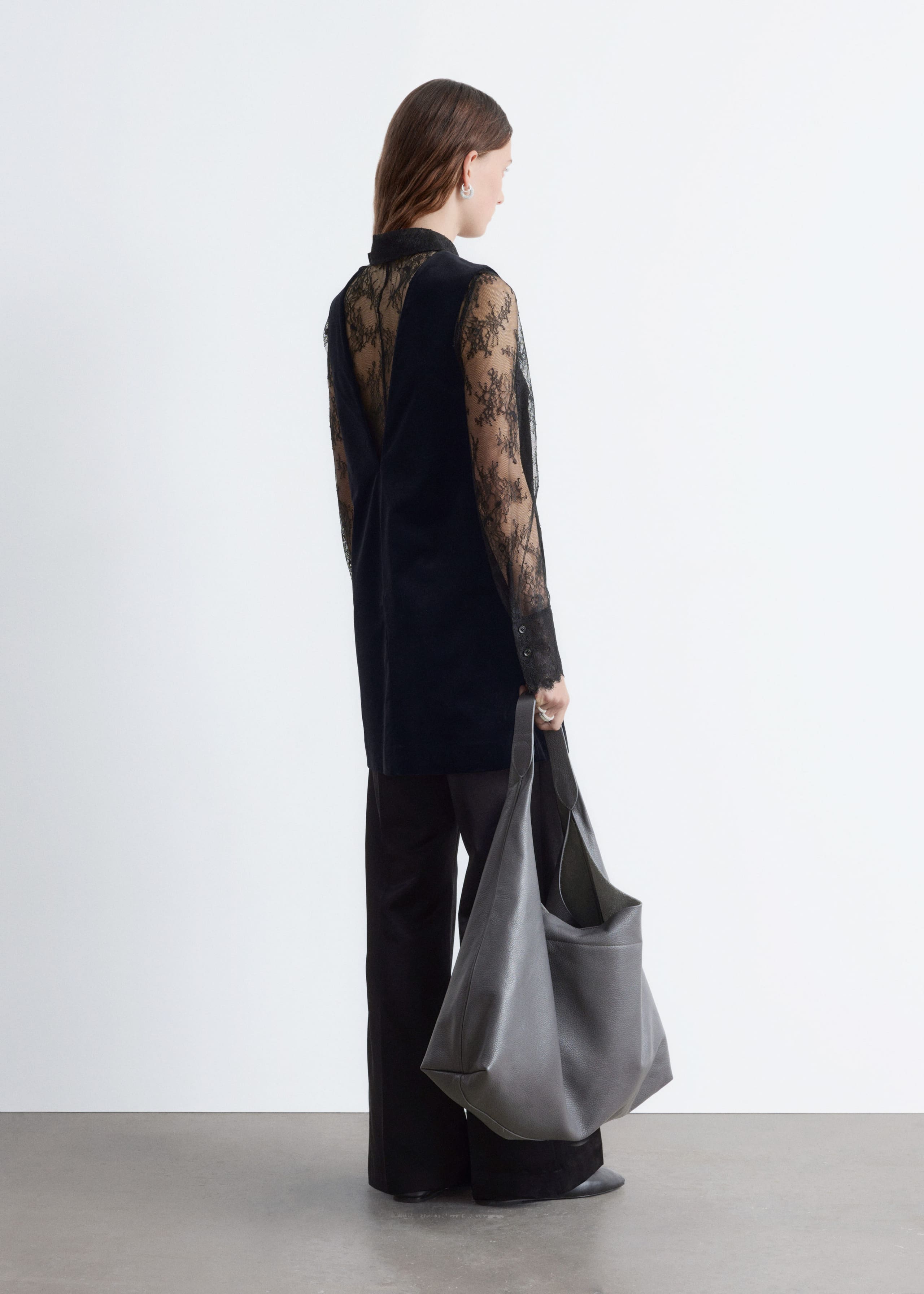 Aksamitna sukienka mini z odkrytymi plecami – Czarny – Lookbook