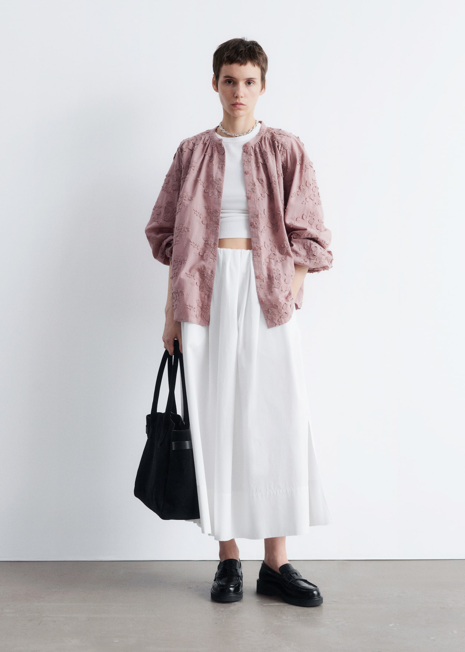 Volumineuze blouse met bloemapplicatie - Poederroze borduursel/Donkerrood/Petrol/Wit - 4