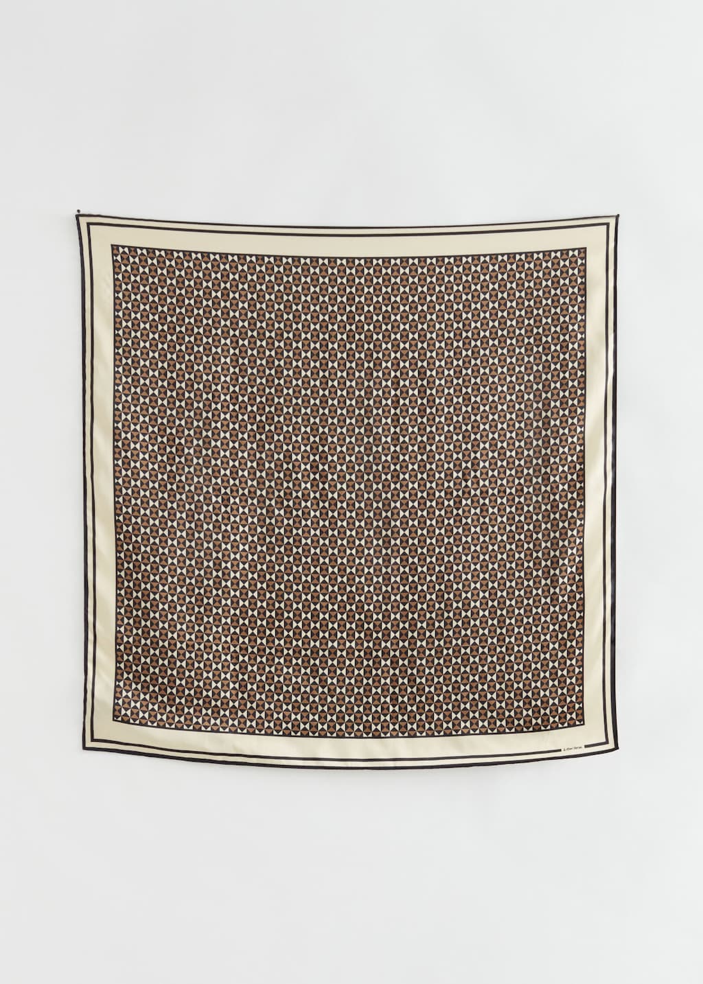 ClassicSquareScarf - Brown - Natura morta