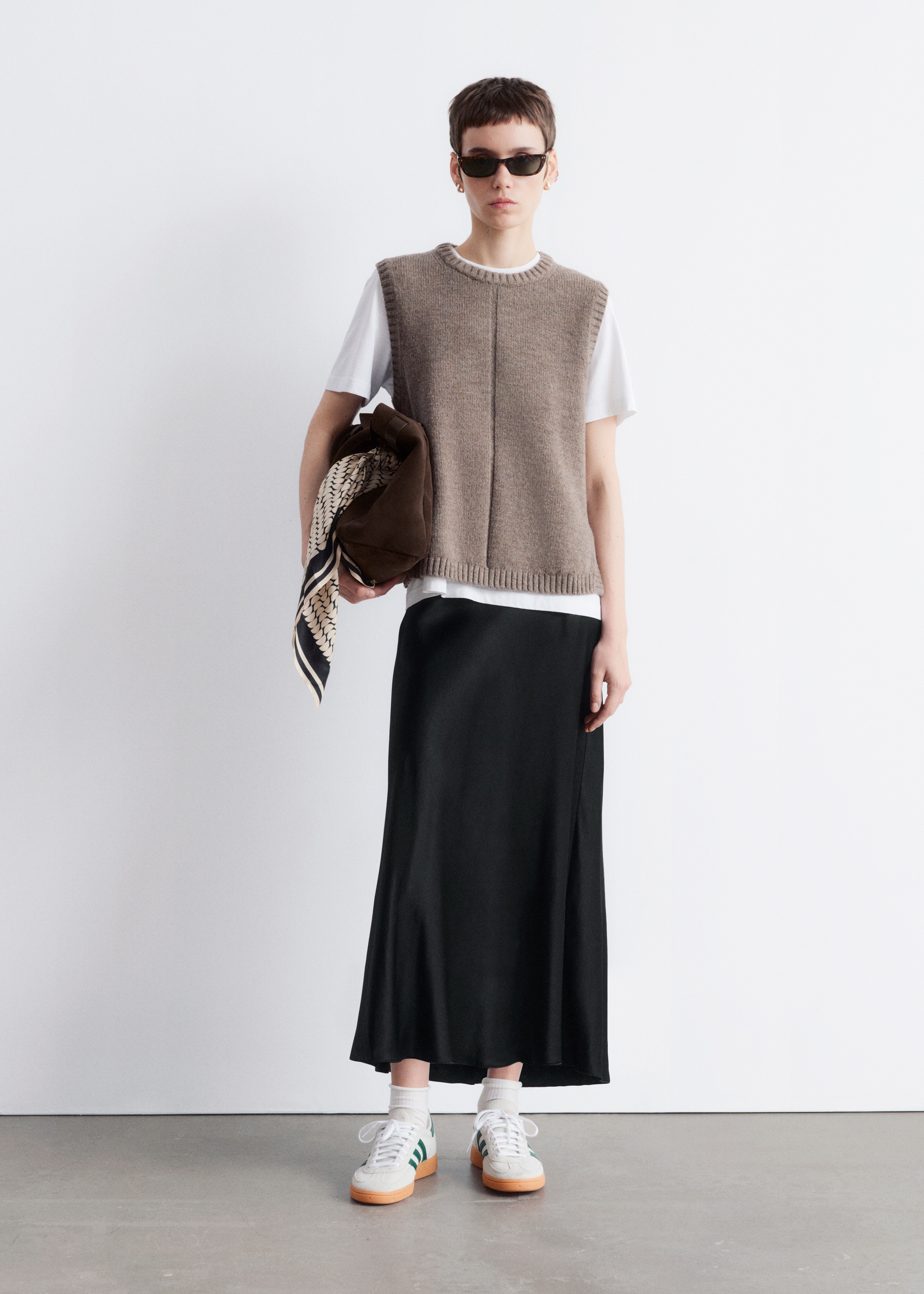 Satinová midi sukně - Černá/Bílá/Tmavě hnědá/Pink/Světle modrá