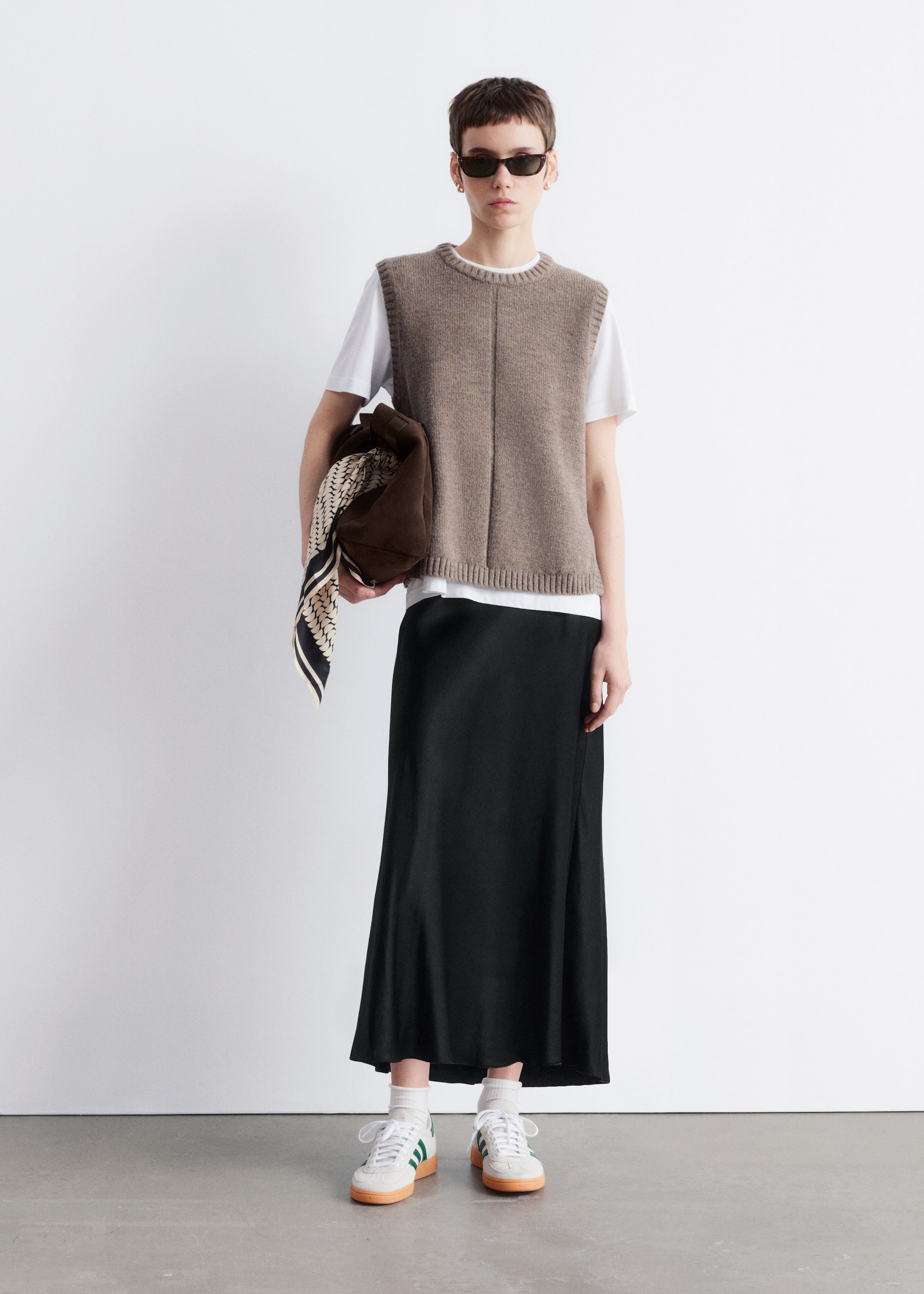 Größeres Bild anzeigen: Midirock aus Satin - Schwarz - Ladies | H&M AT 1