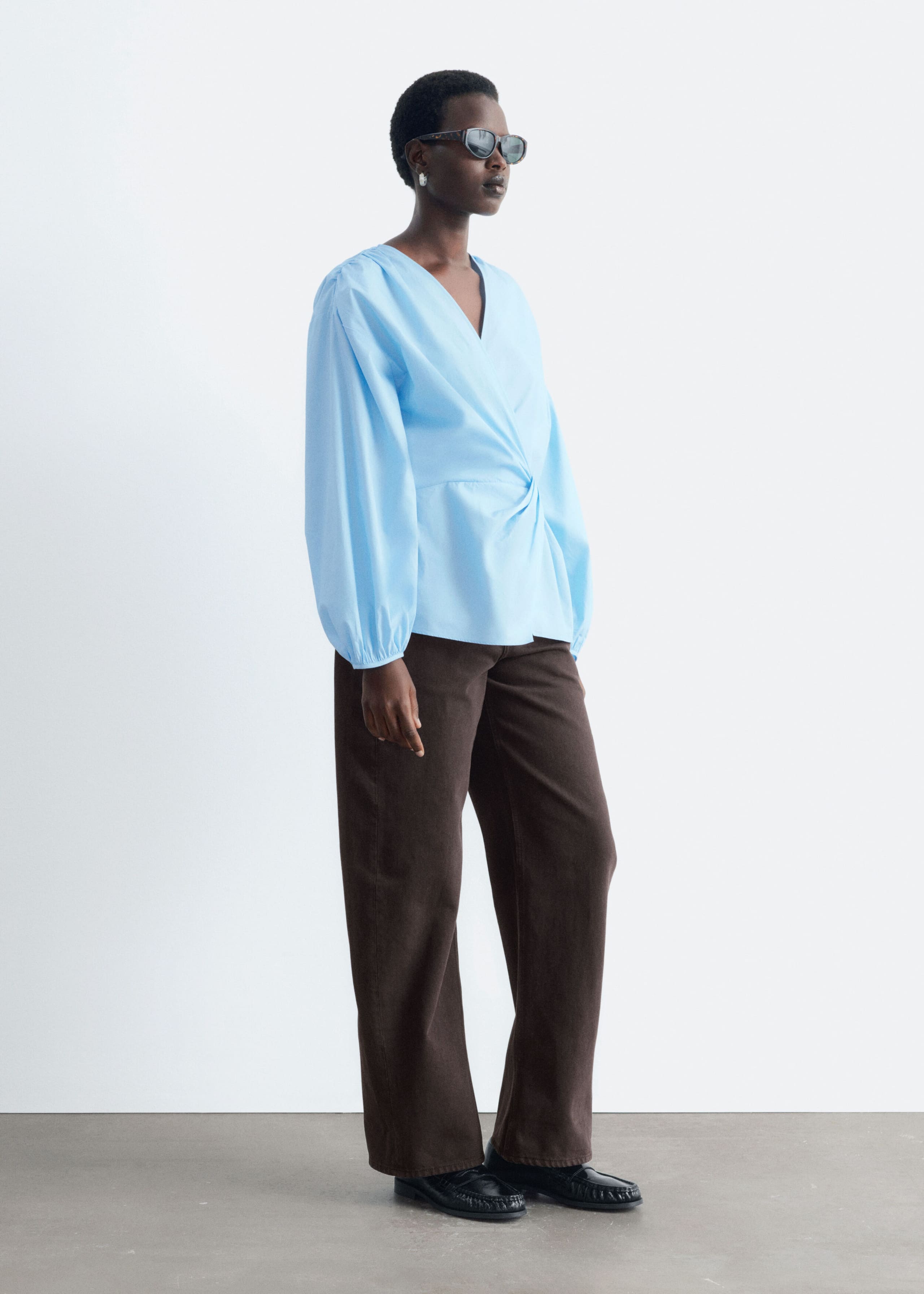 Katoenen blouse met overslag - Wit - Lookbook