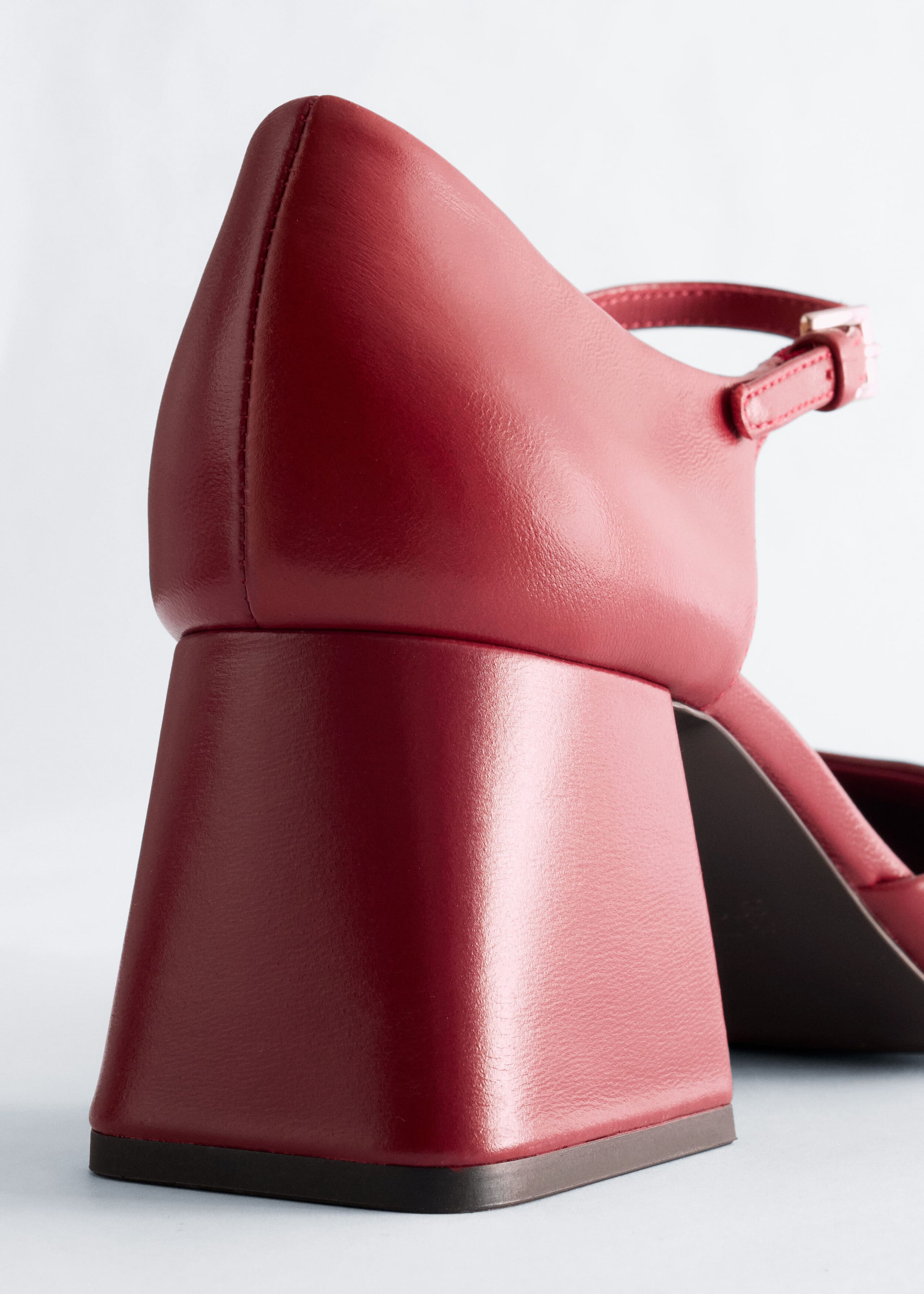 Leren pumps met blokhak - {{variantName}} - Beschrijving