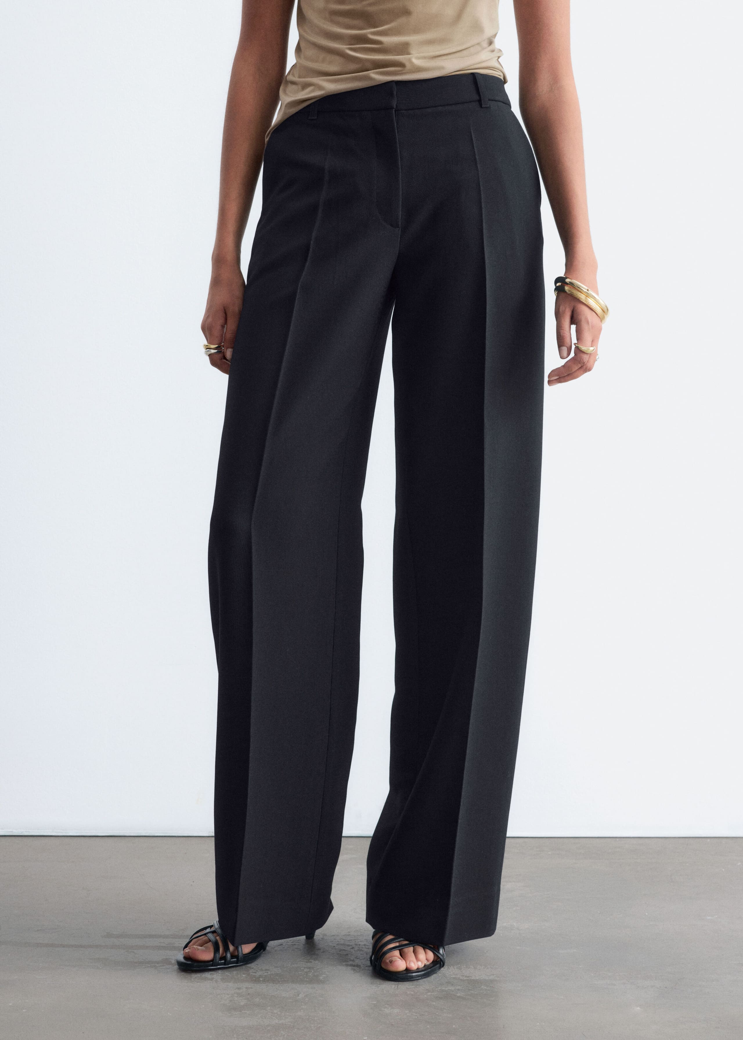 Loose-Fit Tailored Trousers - Black - Lookbook