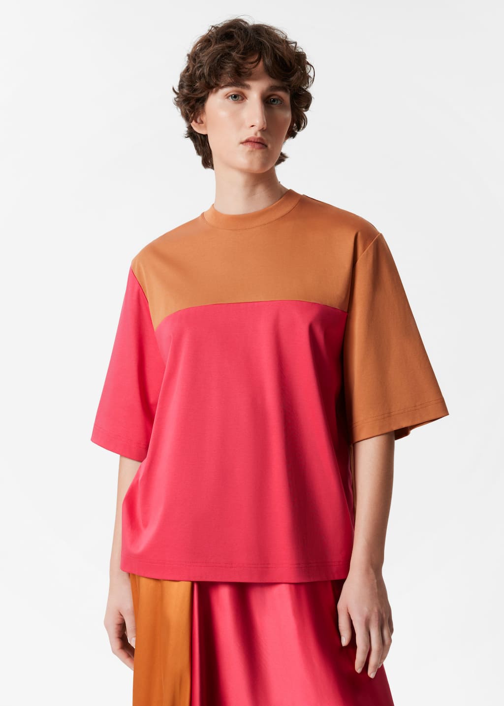 Camiseta de corte holgado con bloques de color - Rojo coral/bronce - Lookbook
