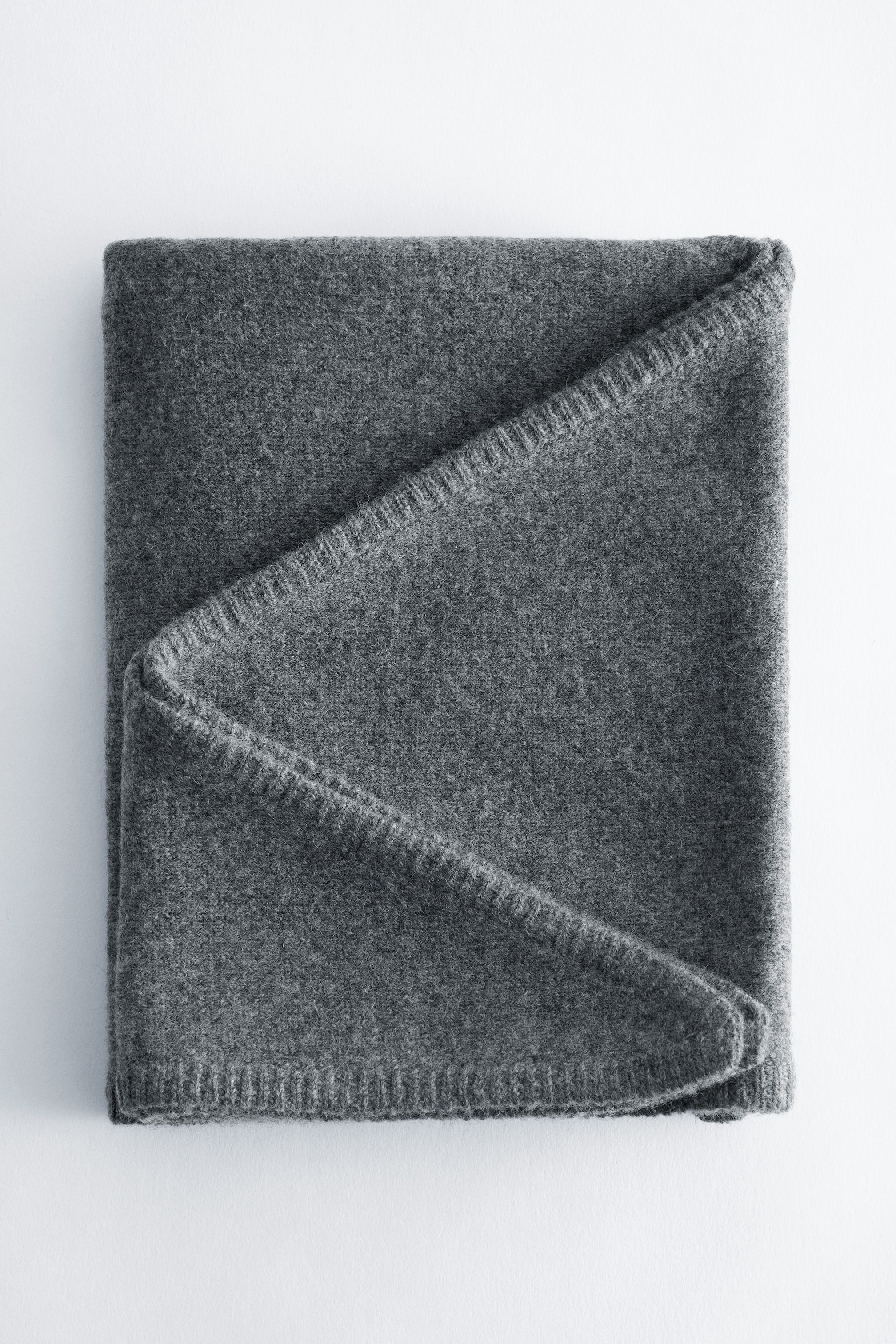 Agrandir l'image: Écharpe triangulaire en laine - Gris - FEMME | H&M FR 1