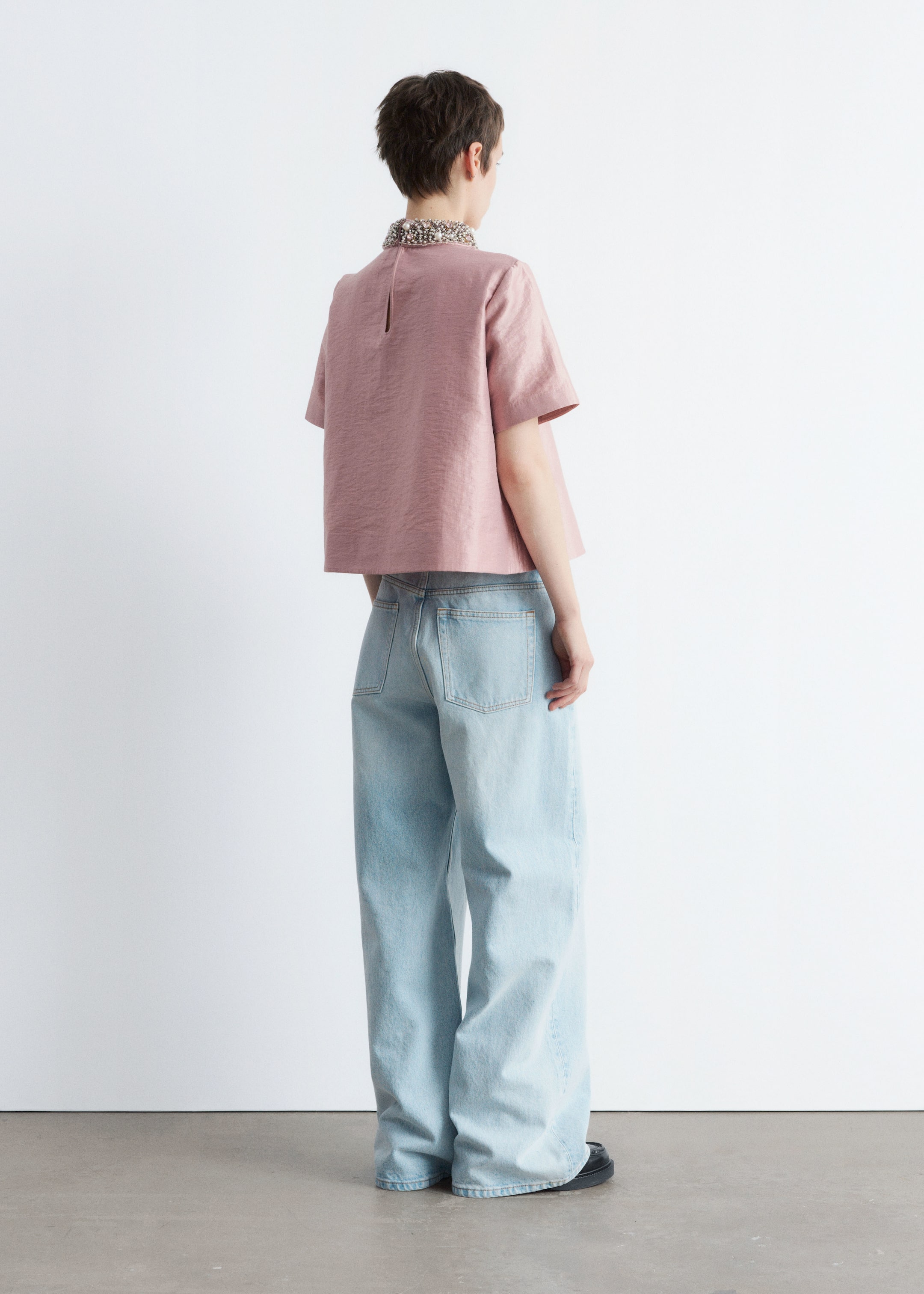 Vezi imaginea mai mare: Bluză cu Mâneci Scurte și Broderie cu Perle - Roz prăfuit - FEMEI | H&M RO 5