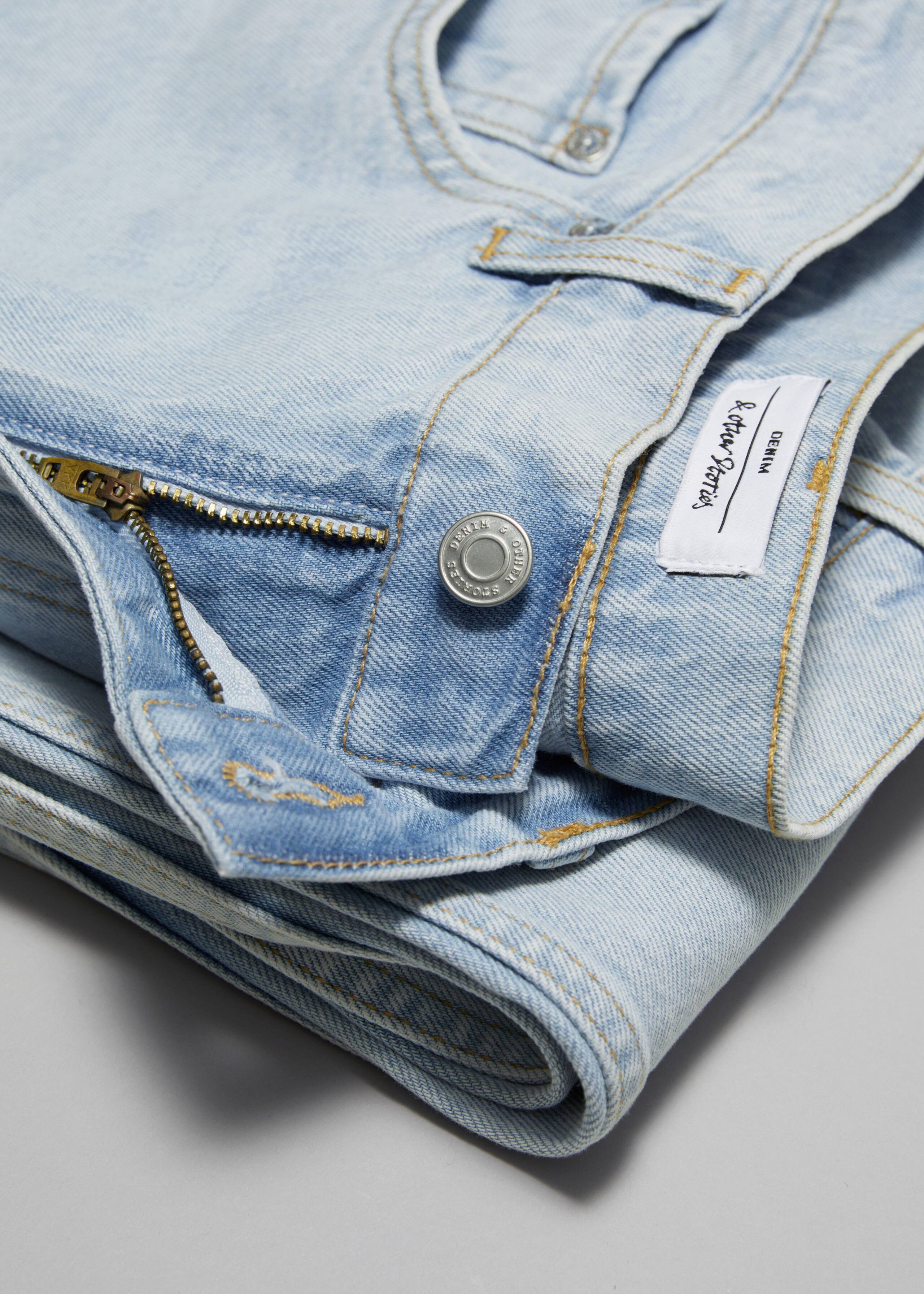 Wide-Leg Jeans - {{variantName}} - Descriptive Detail