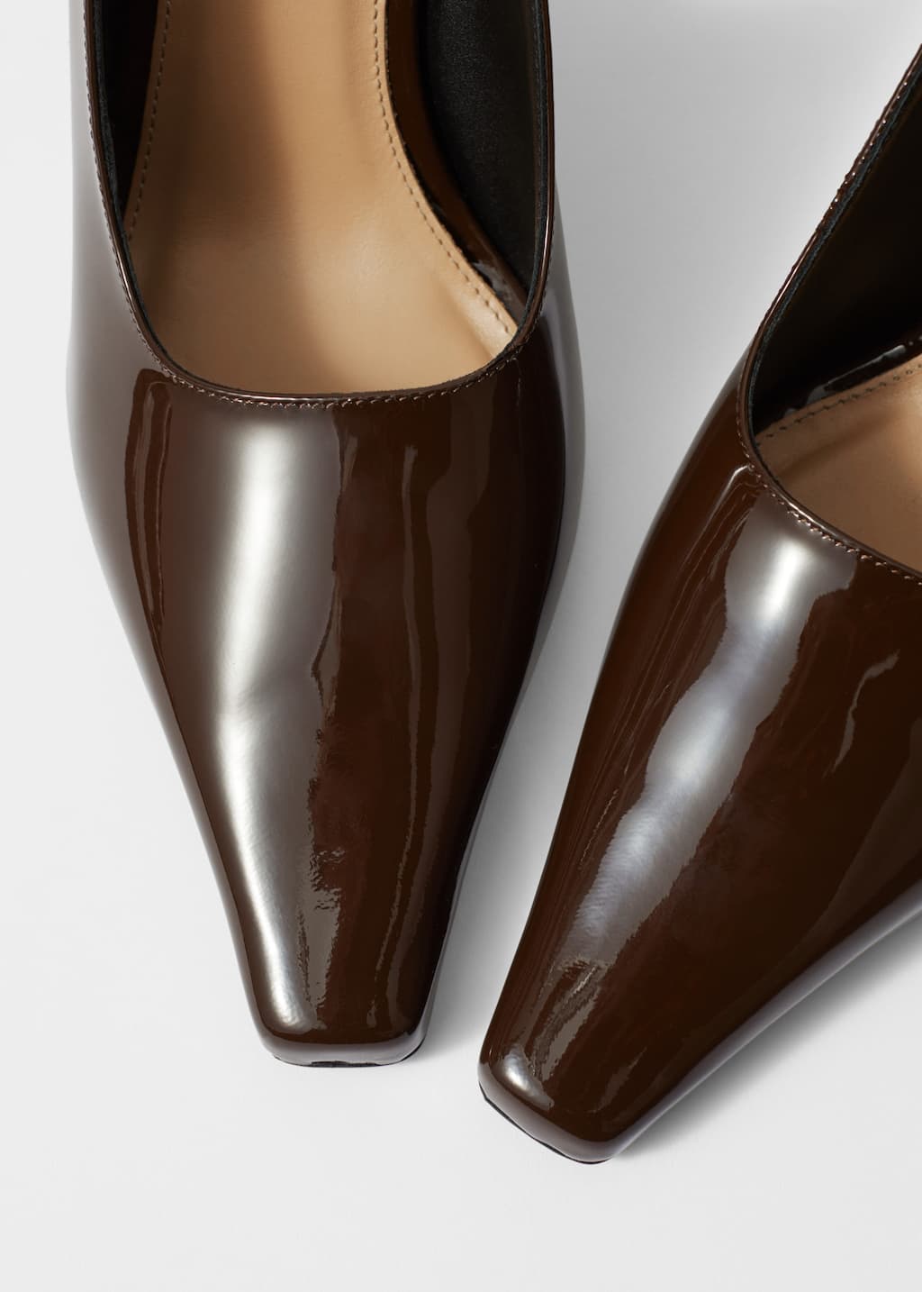 Image of Escarpins à bride arrière en cuir verni