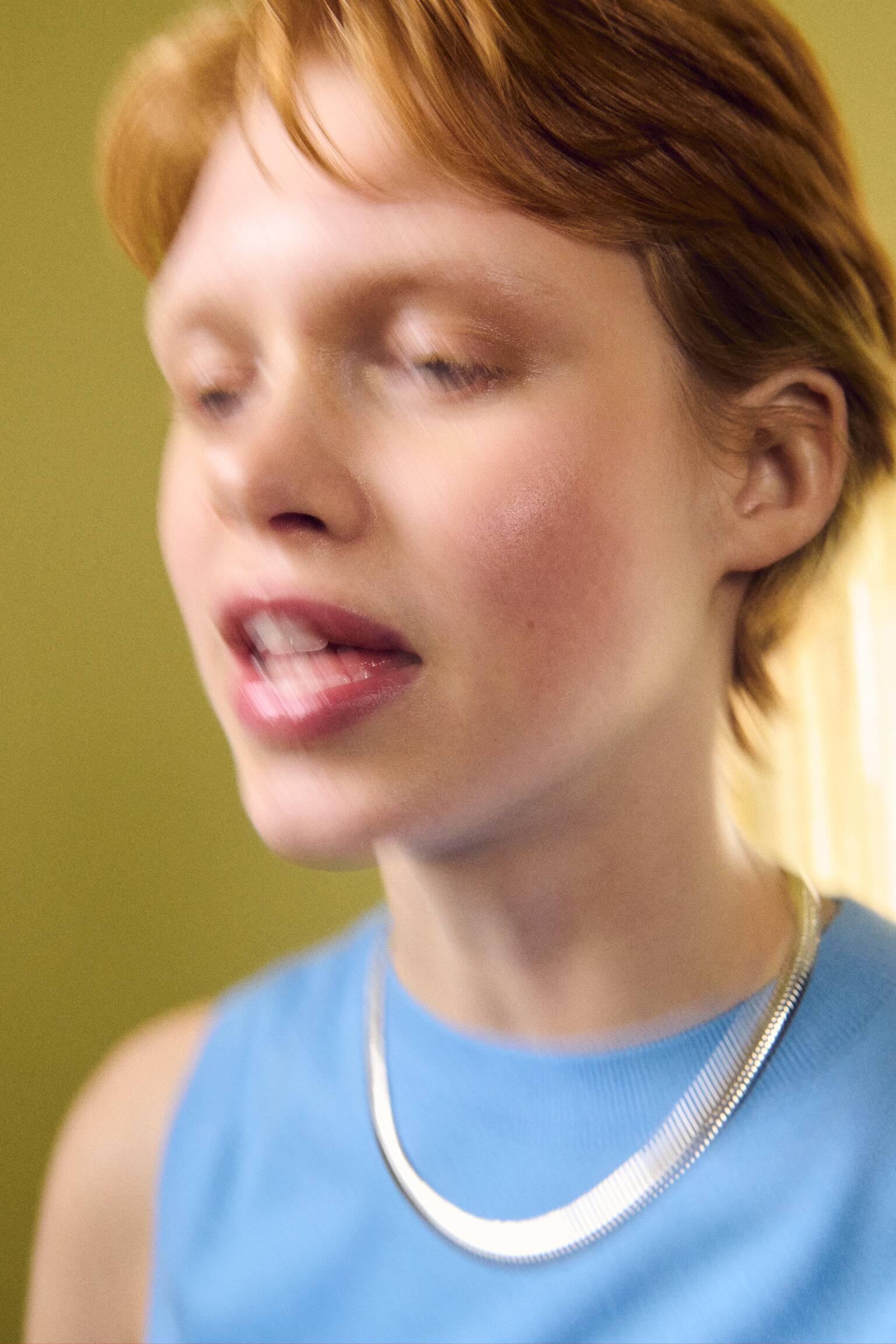 אפודת קשמיר סרוגה - תכלת/אדום - 6