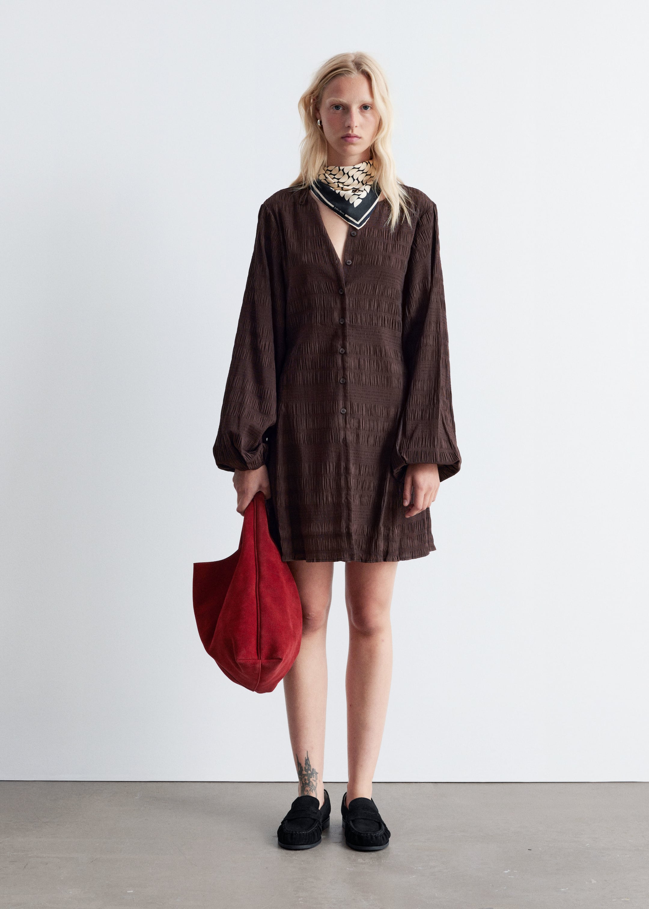 Visa större bild: Miniklänning med smock och ballongärm - Mörkbrun - DAM | H&M SE 5