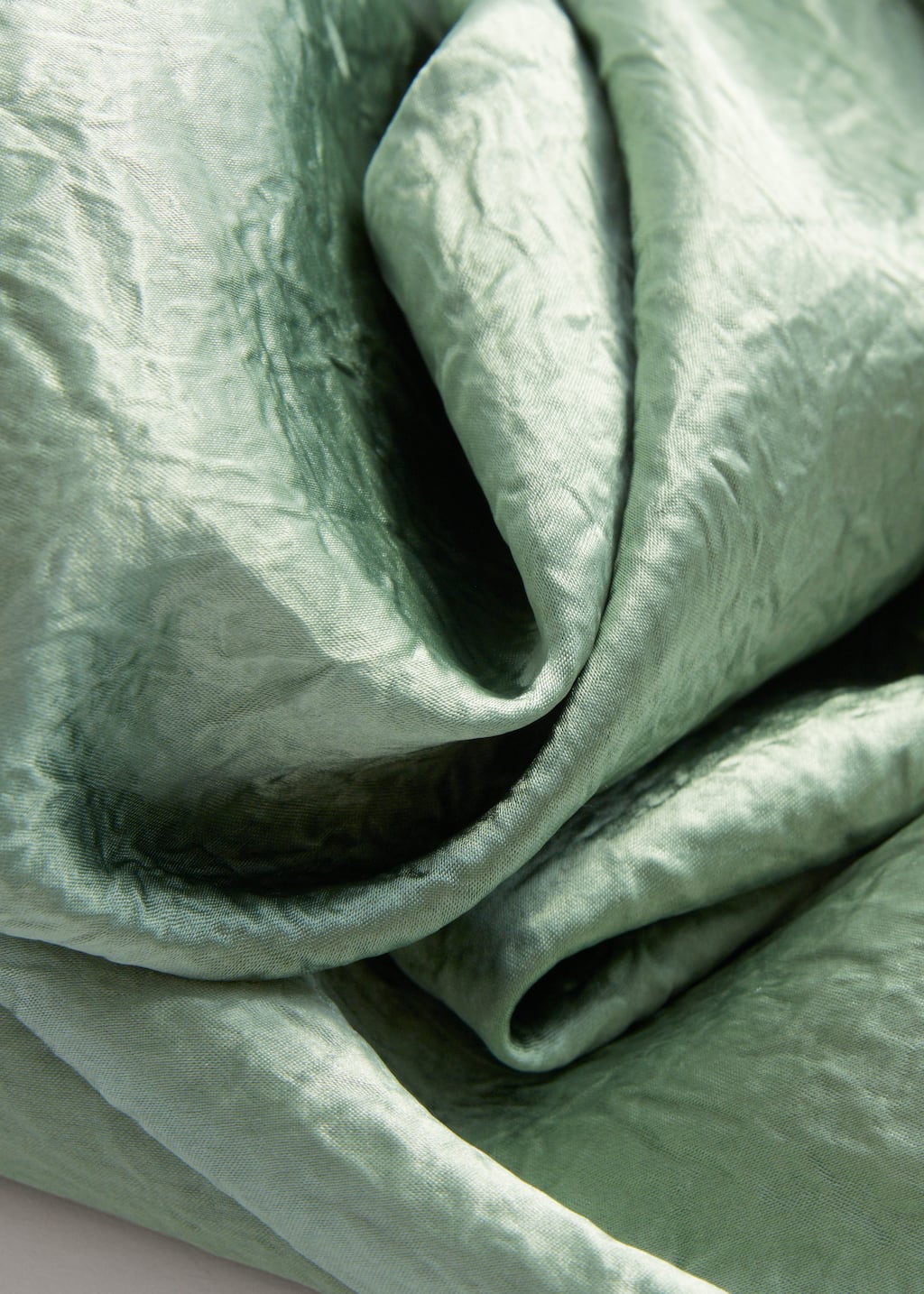 Vestido midi de satén con corte al bies - {{variantName}} - Detalle descriptivo