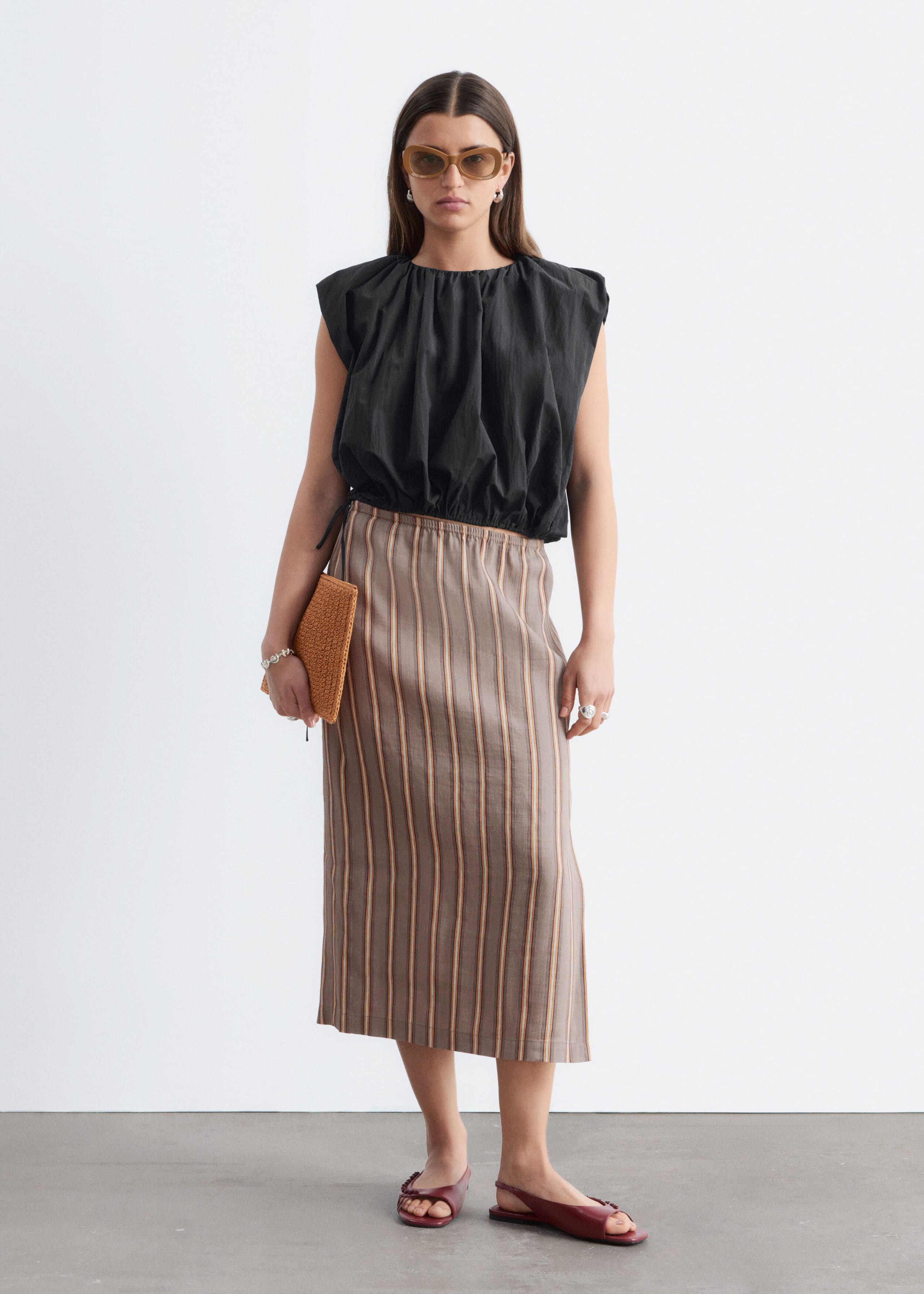 Crop top con arricciature - Nero - Lookbook