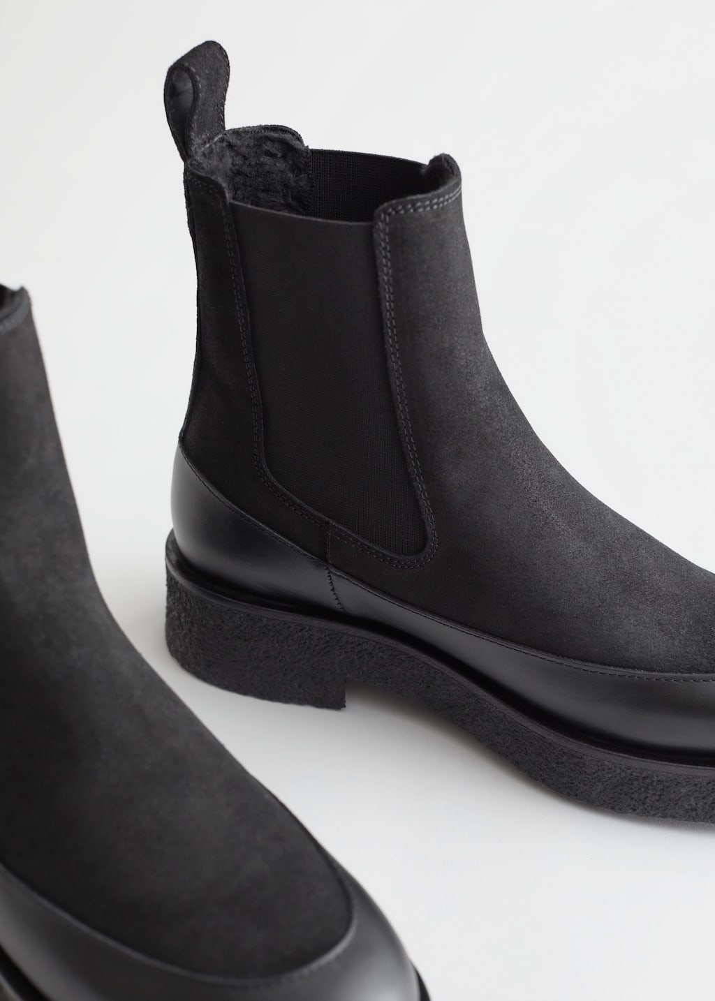 Suede Chelsea Boots - {{variantName}} - Detalle descriptivo