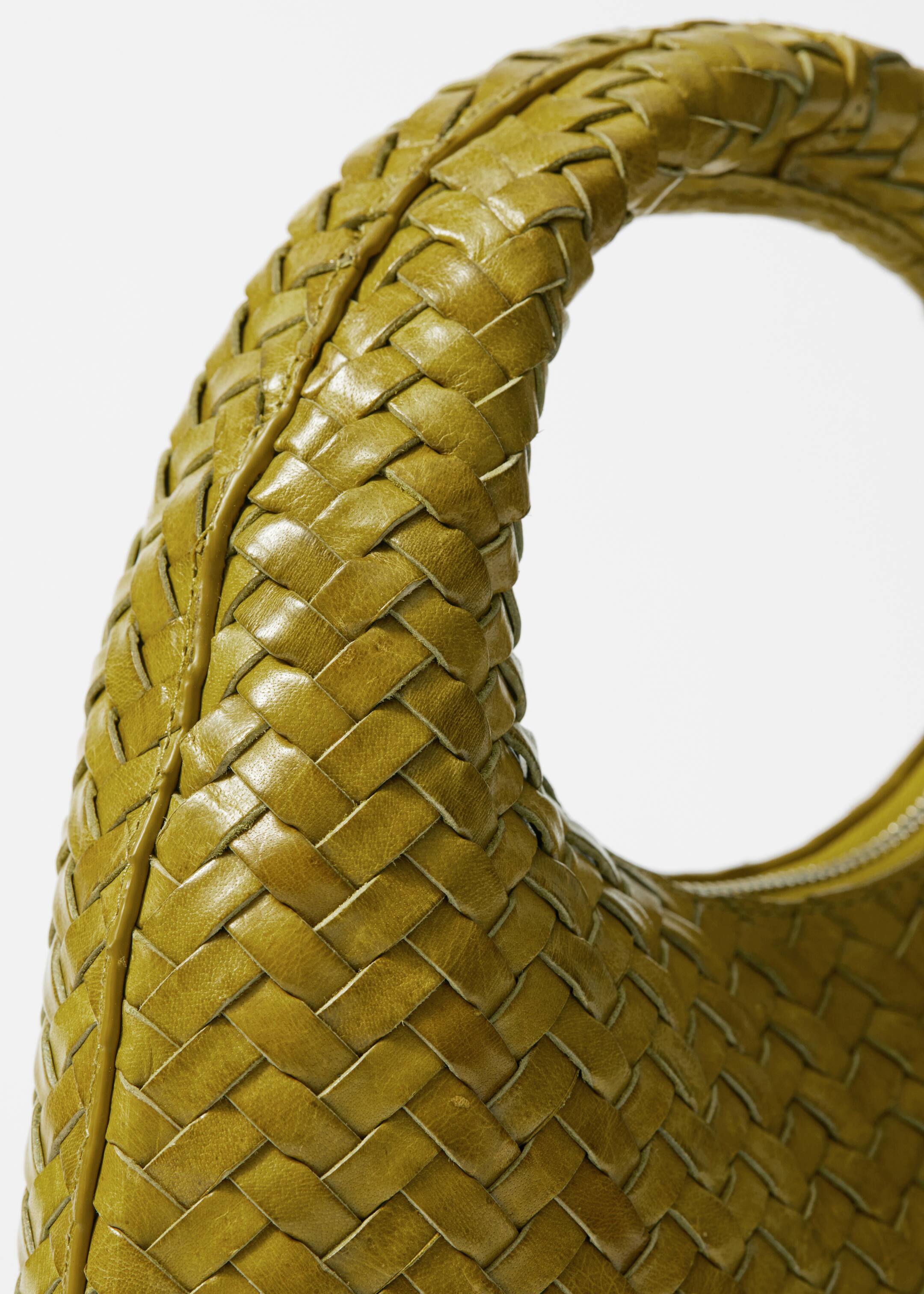 Ver imagen más grande: Bolso pequeño de piel trenzada - Verde oliva - MUJER | H&M ES 4