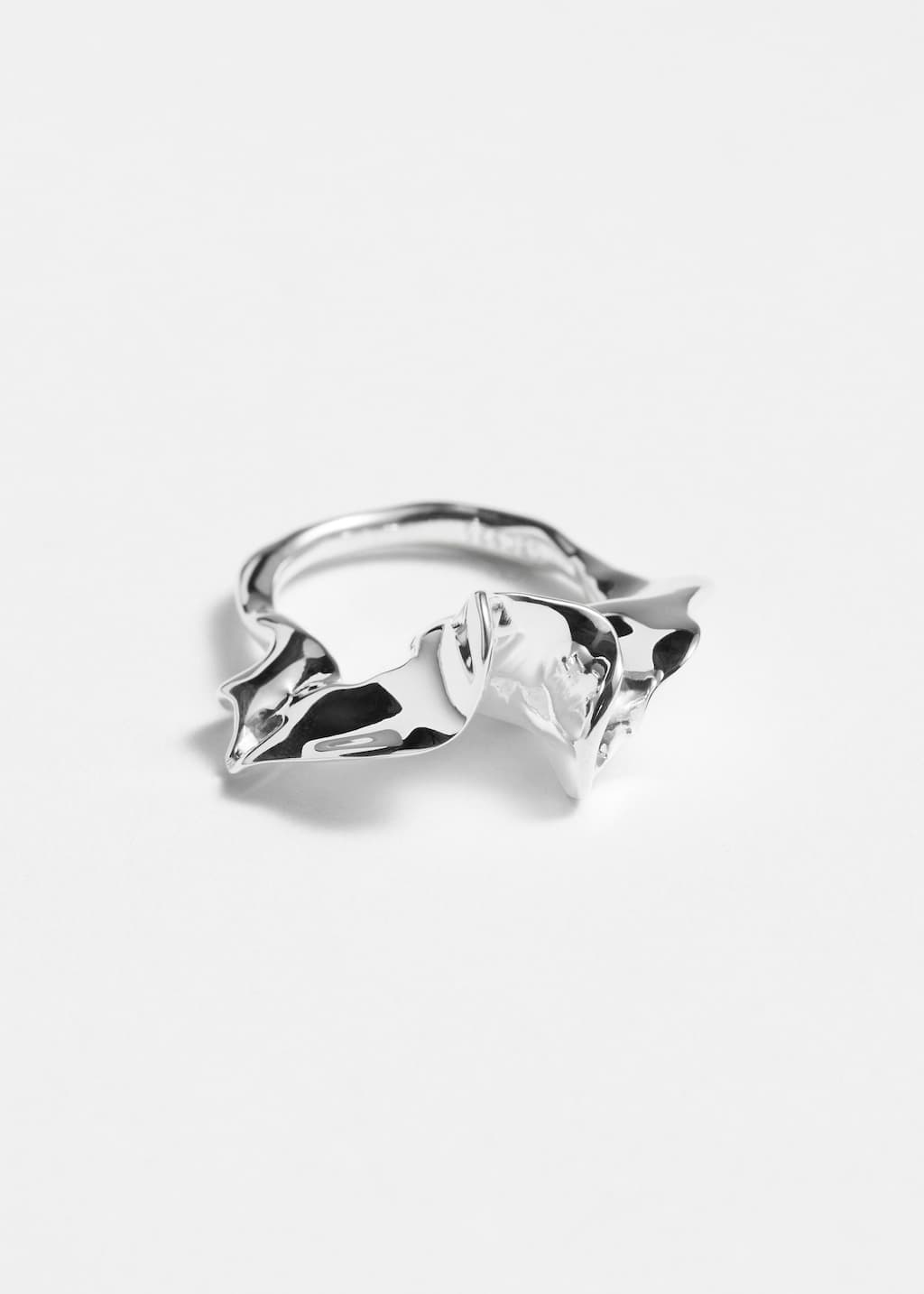 Anillo de plata de forma orgánica
