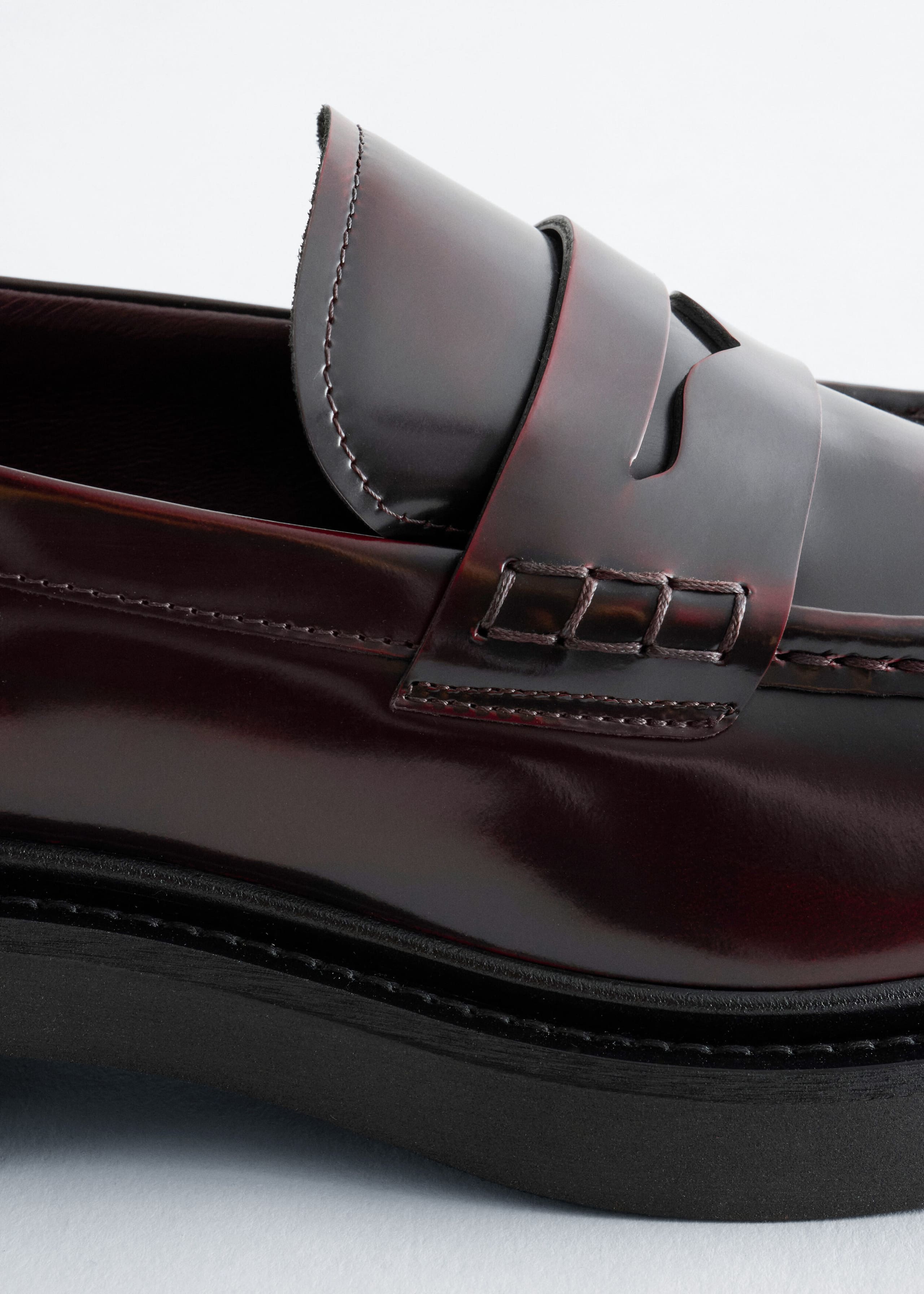 Mocassins en cuir épais - {{variantName}} - Descriptive Detail