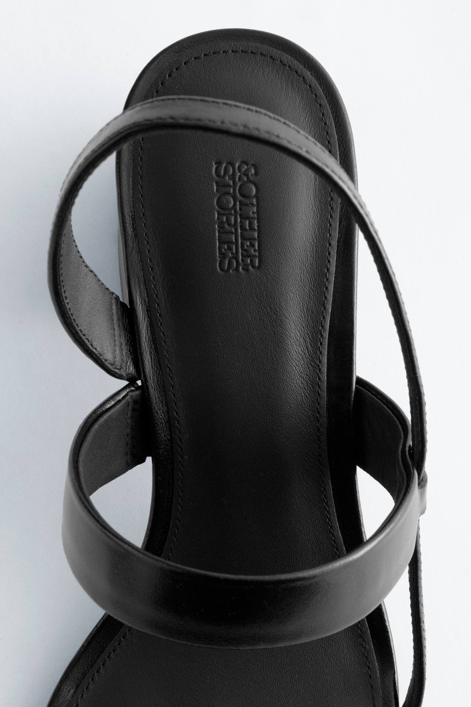 Remienkové sandále na blokovom podpätku - Čierna/Béžová/Biela - 4