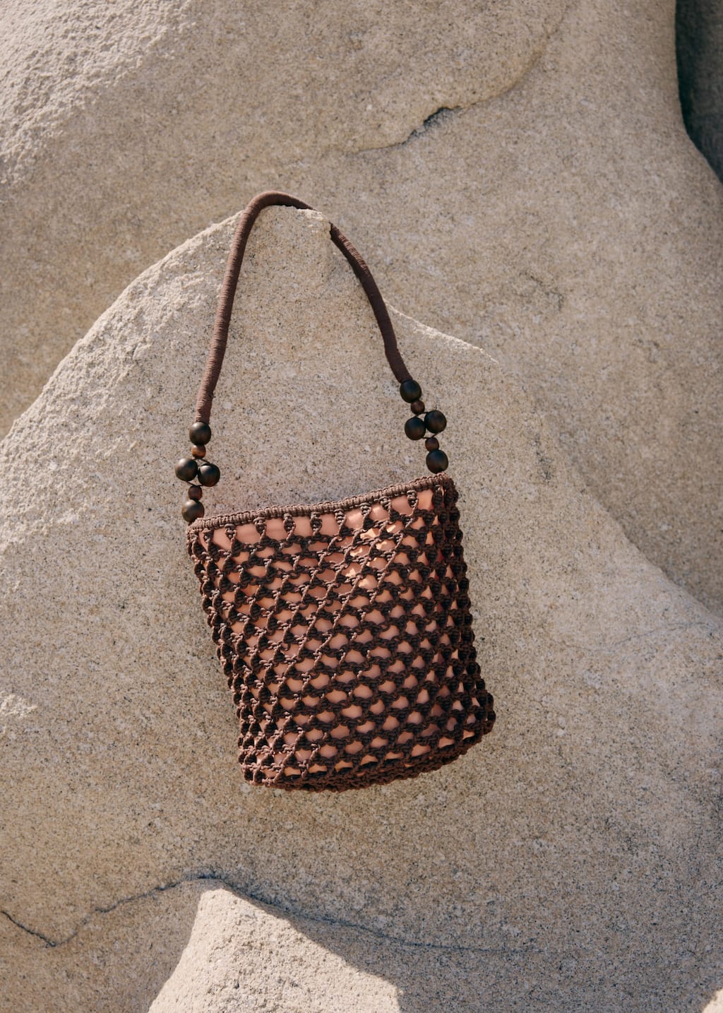 Image of Borsa a secchiello realizzata all'uncinetto con perline