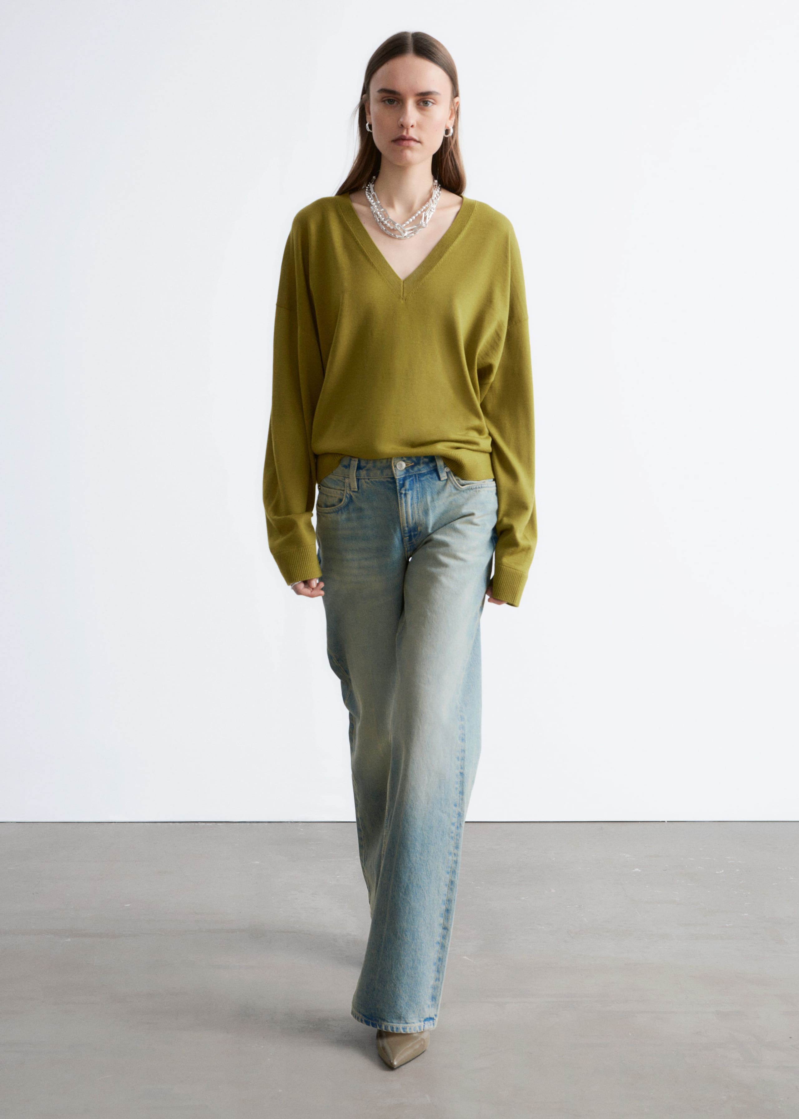 Image of Pull en laine à col en V