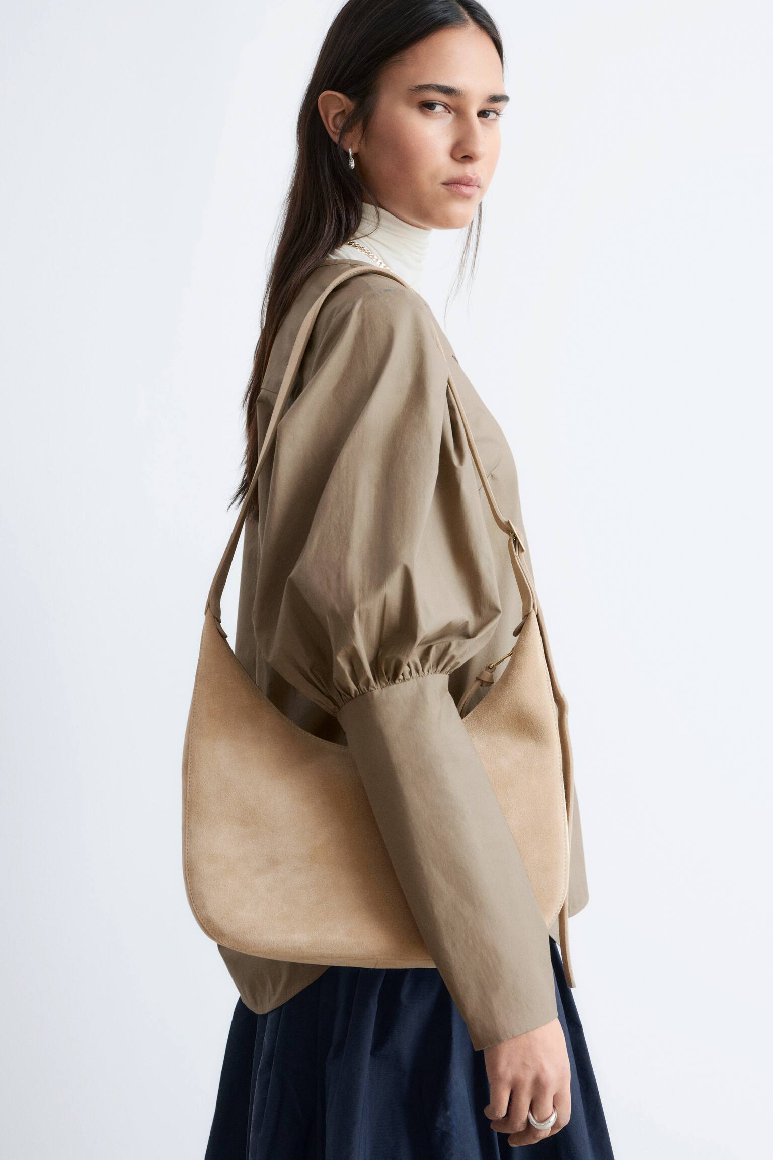 Sichelförmige Umhängetasche - Beige/Dunkelbraun/Dunkelbraun/Taubenblau - 1