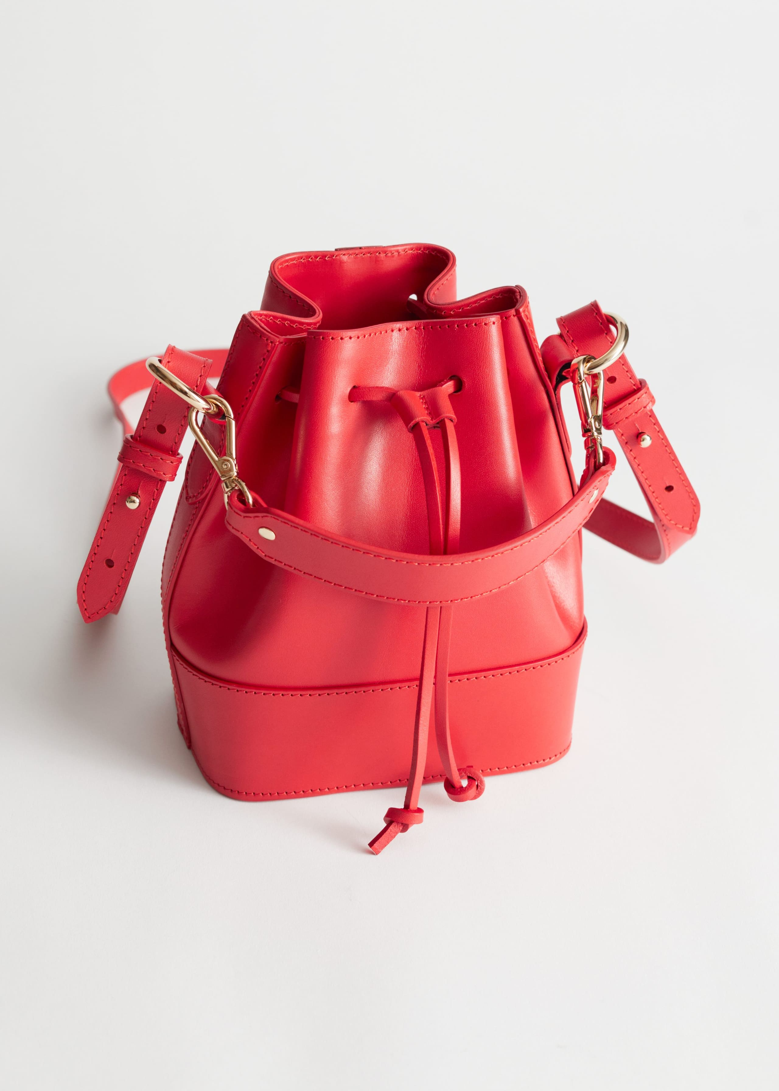 Leather Bucket Bag - Red - Natura morta