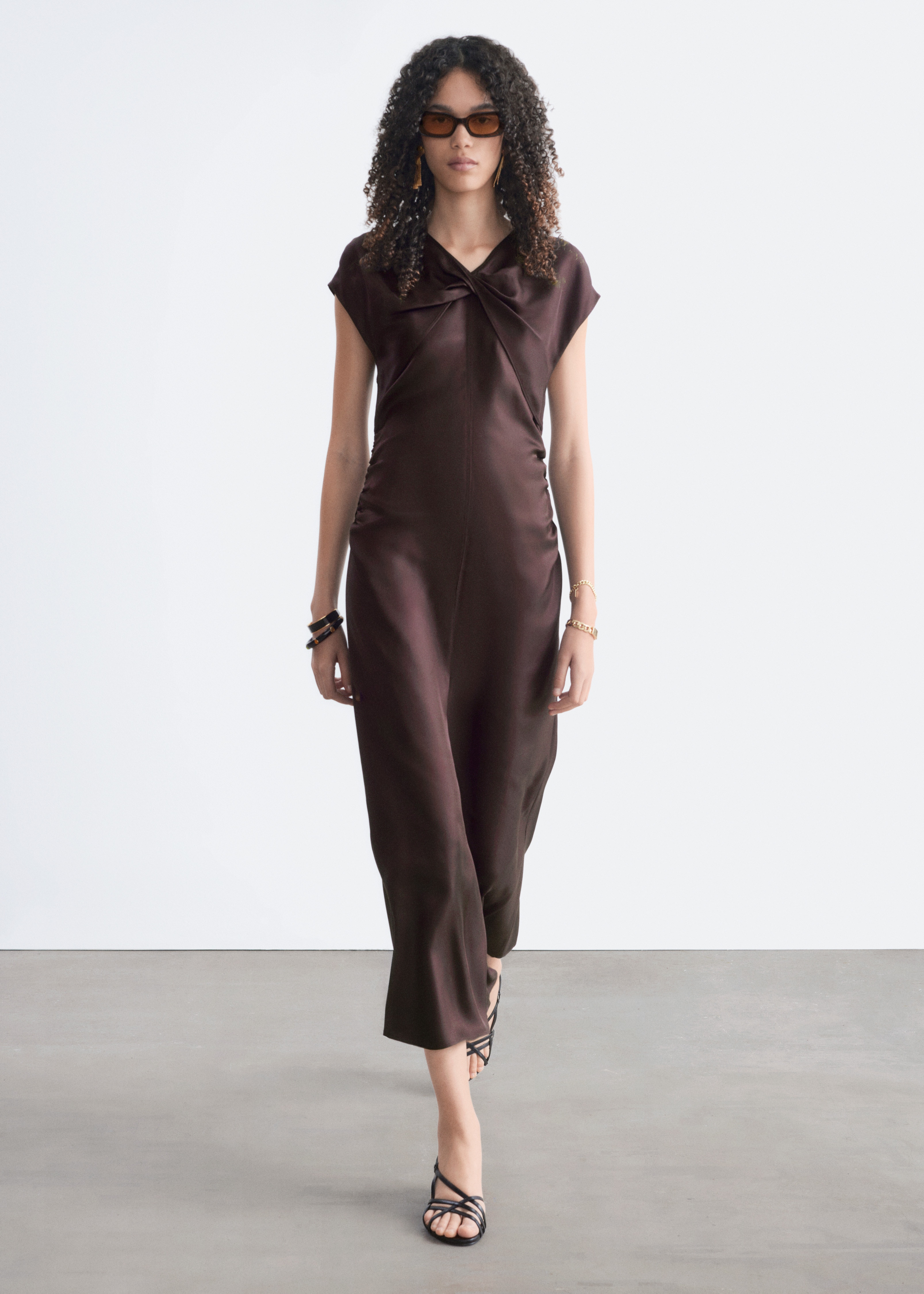 Kleid aus Seide mit Twist-Effekt - Dunkelbraun