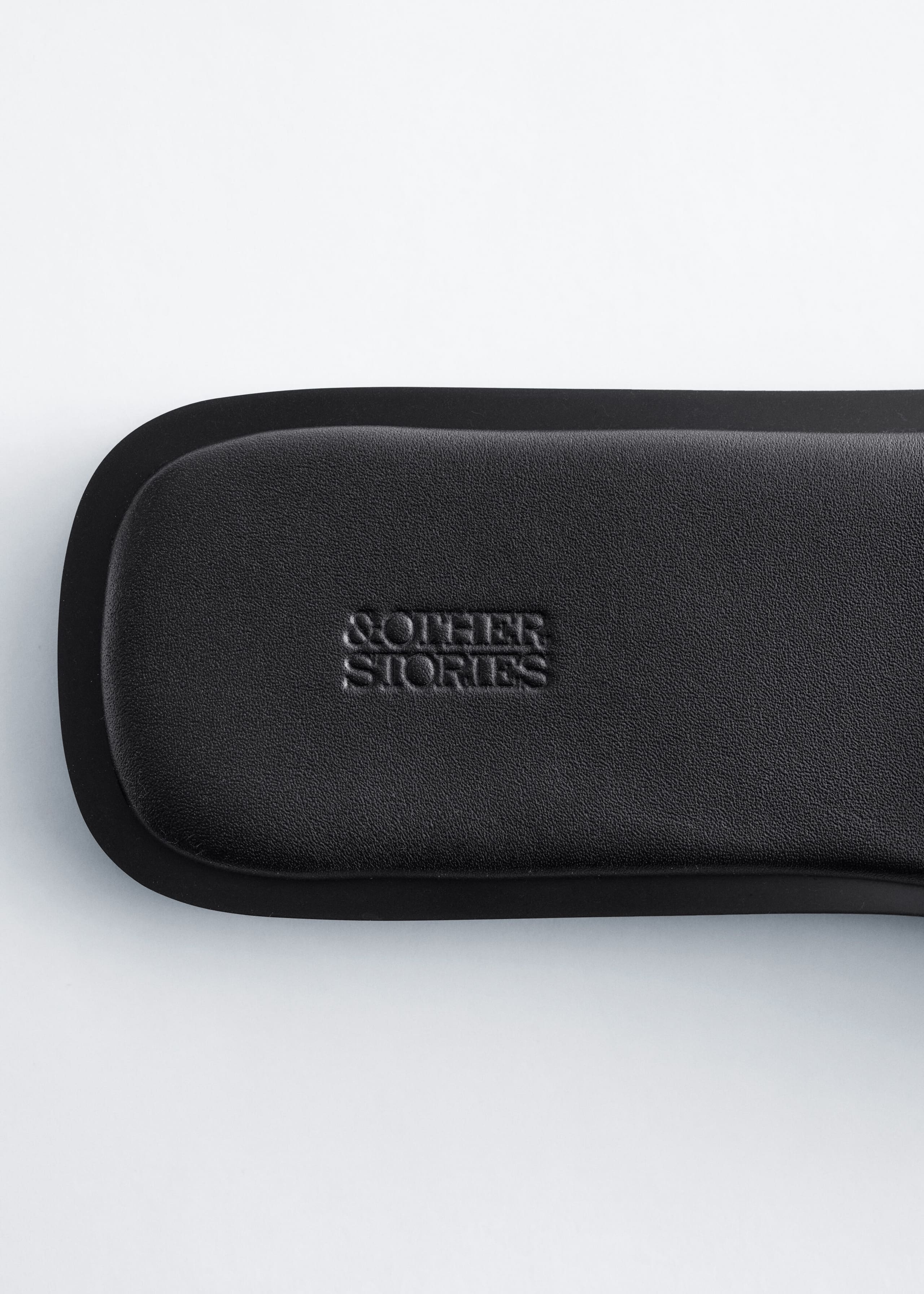 Image of Sandali in pelle con dettagli in metallo