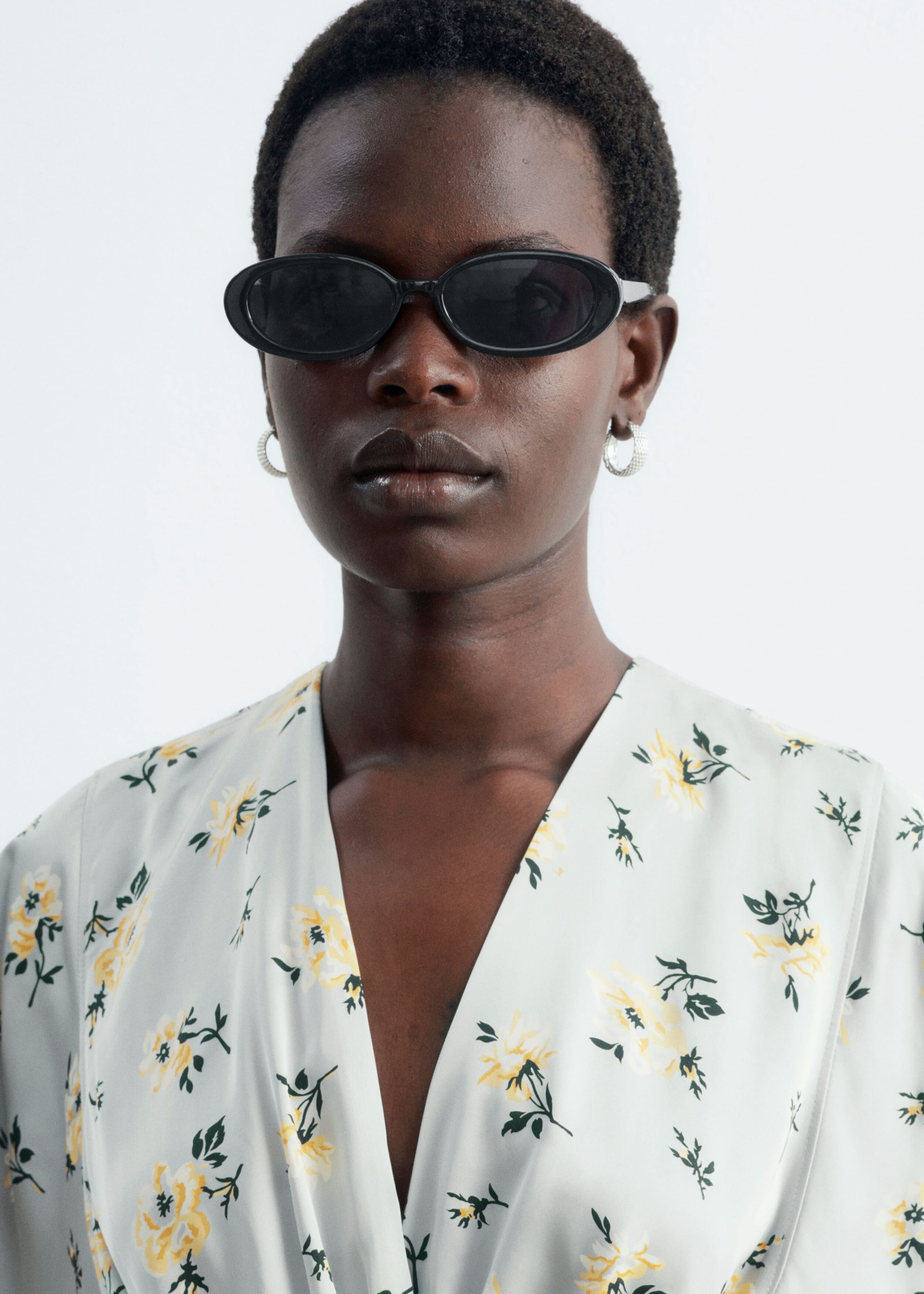 Blouse met gedraaide taille - Grijs/bloemen - Lookbook