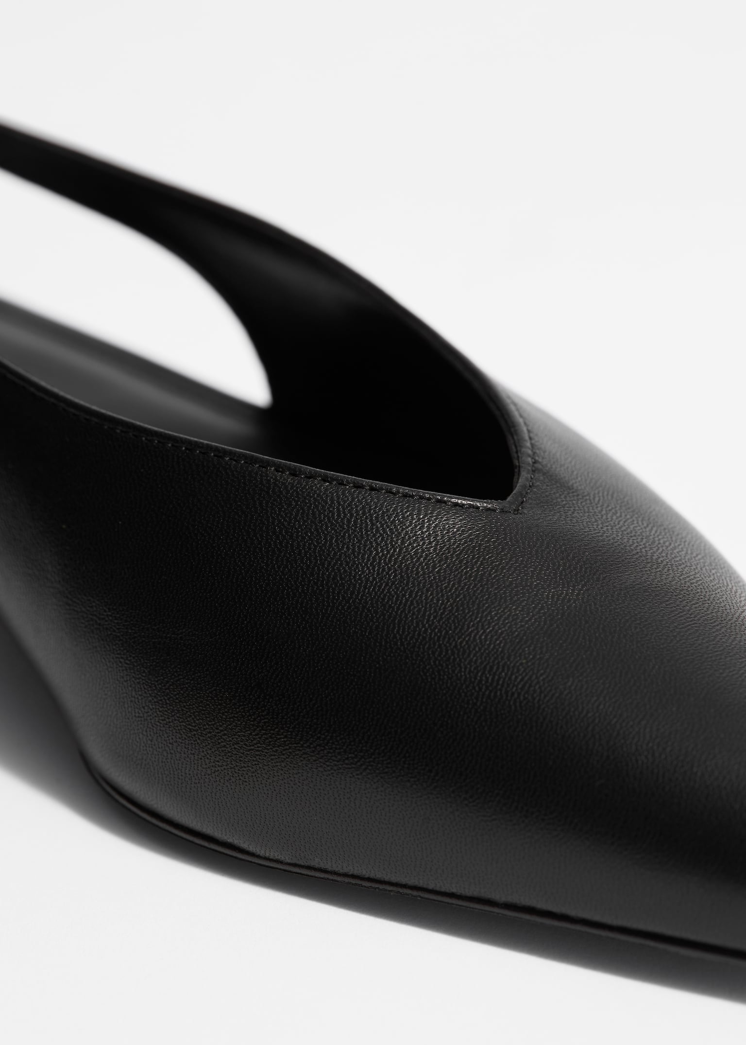Pointed Slingback Pumps - Black - 2