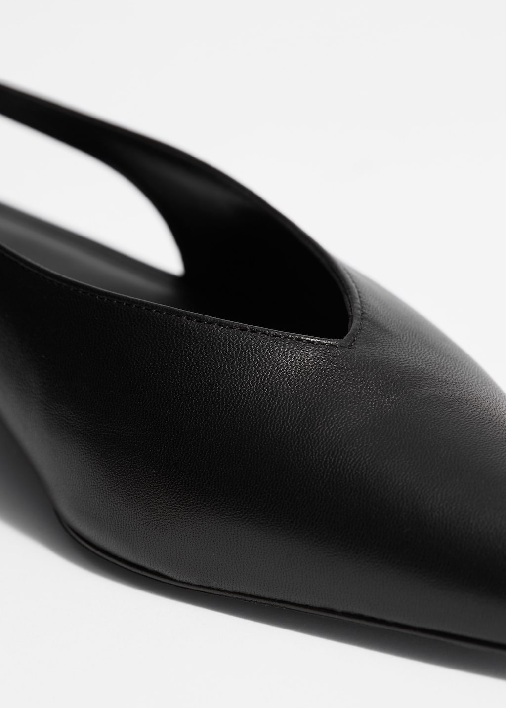 Image of Zapatos de salón puntiagudos con tira trasera
