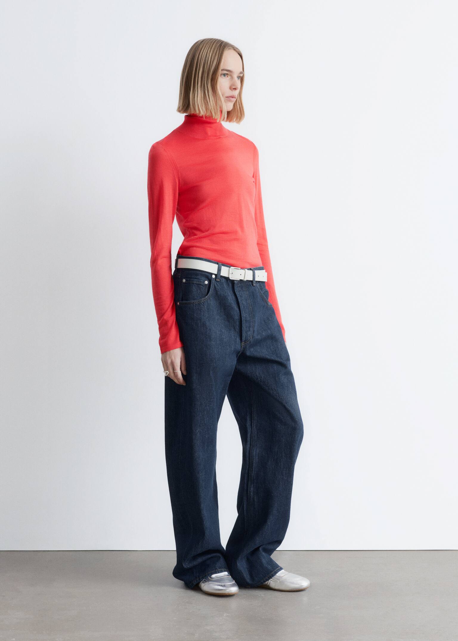 Thin-Knit Wool Turtleneck - Red/Dark Brown - 6