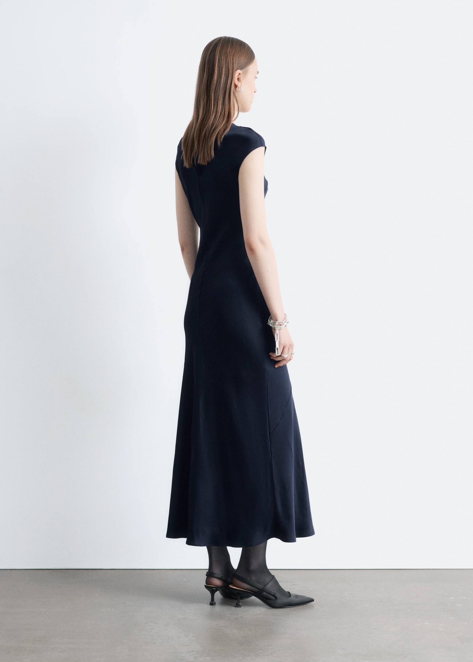 Вталена сатенена макси рокля - Тъмносиньо/Кафяво - 5