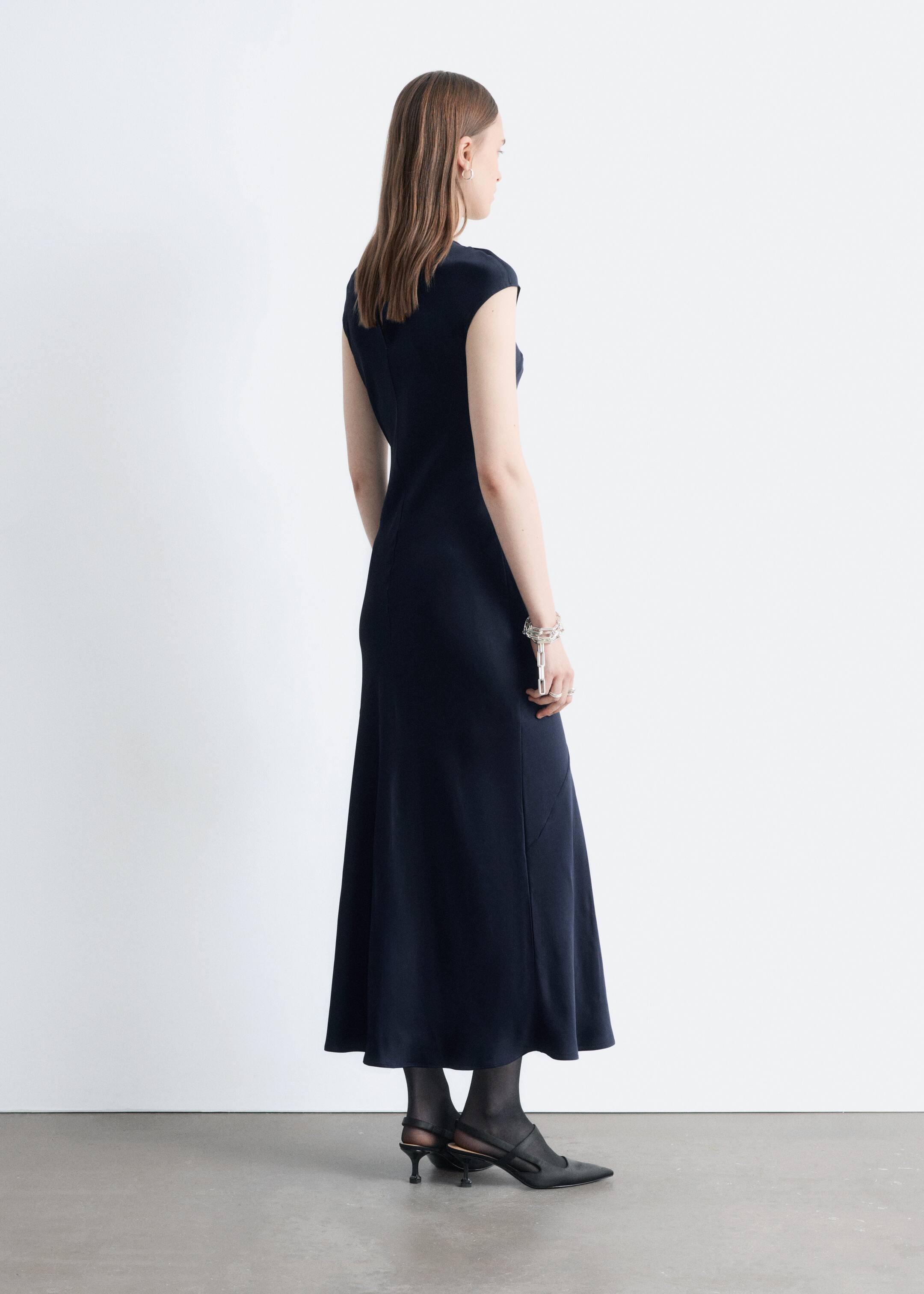 Преглед на по-голямо изображение: Вталена сатенена макси рокля - Тъмносиньо - ЖЕНИ | H&M BG 5