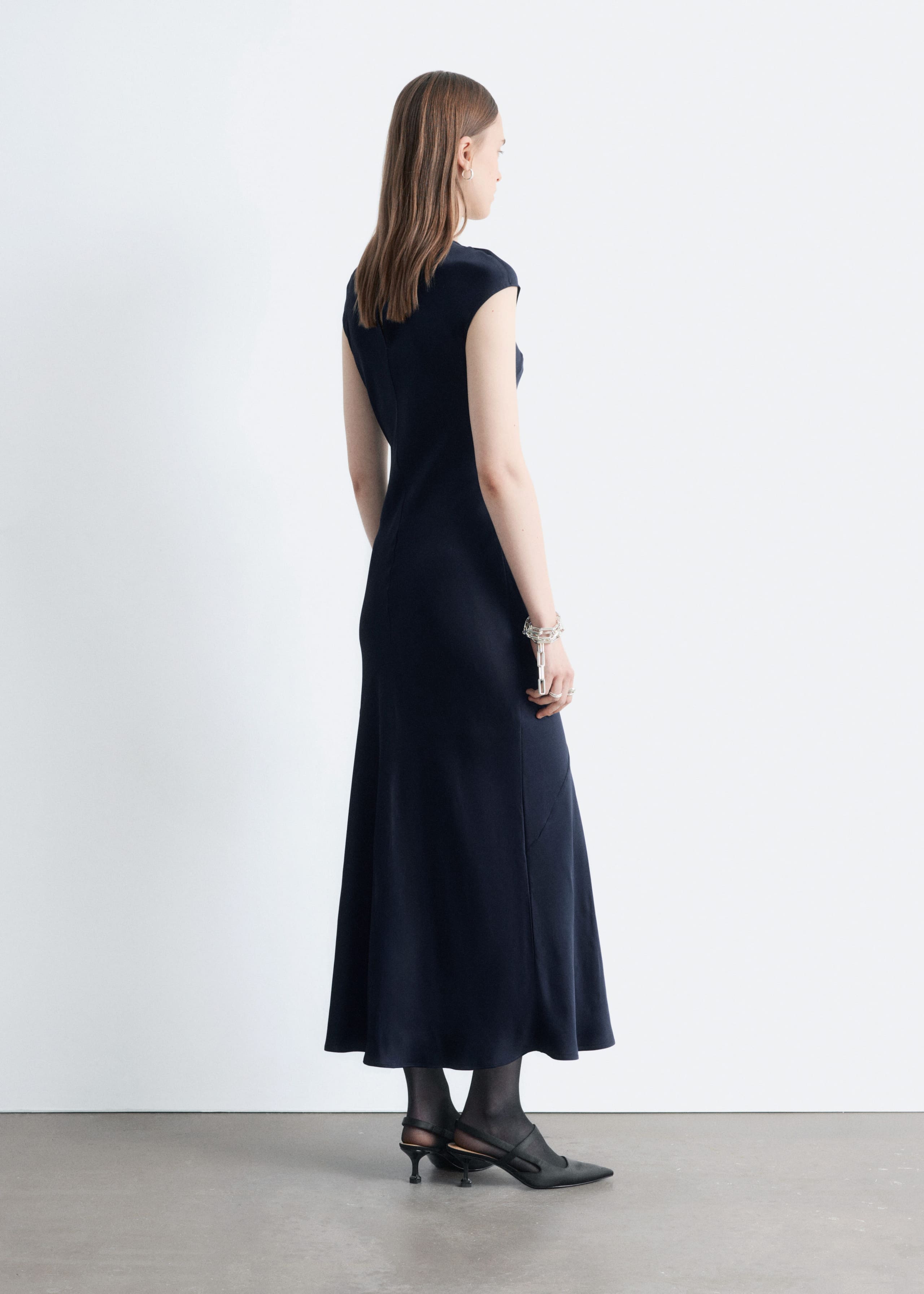 Robe longue ajustée en satin - Marron Clair - Lookbook