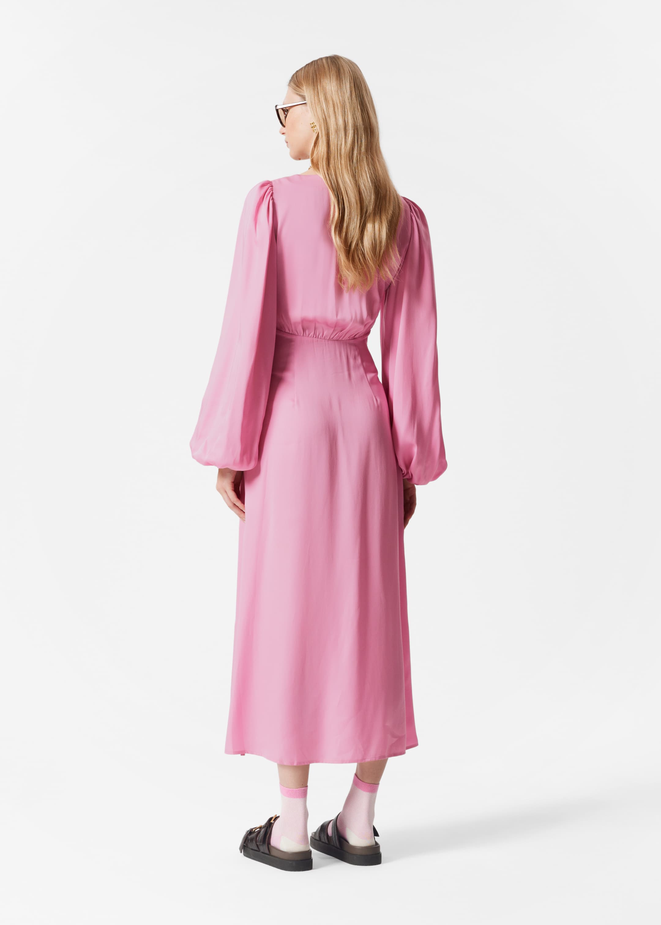 Grösseres Bild ansehen: Midikleid mit V-Ausschnitt - Hellrosa - DAMEN | H&M CH 4