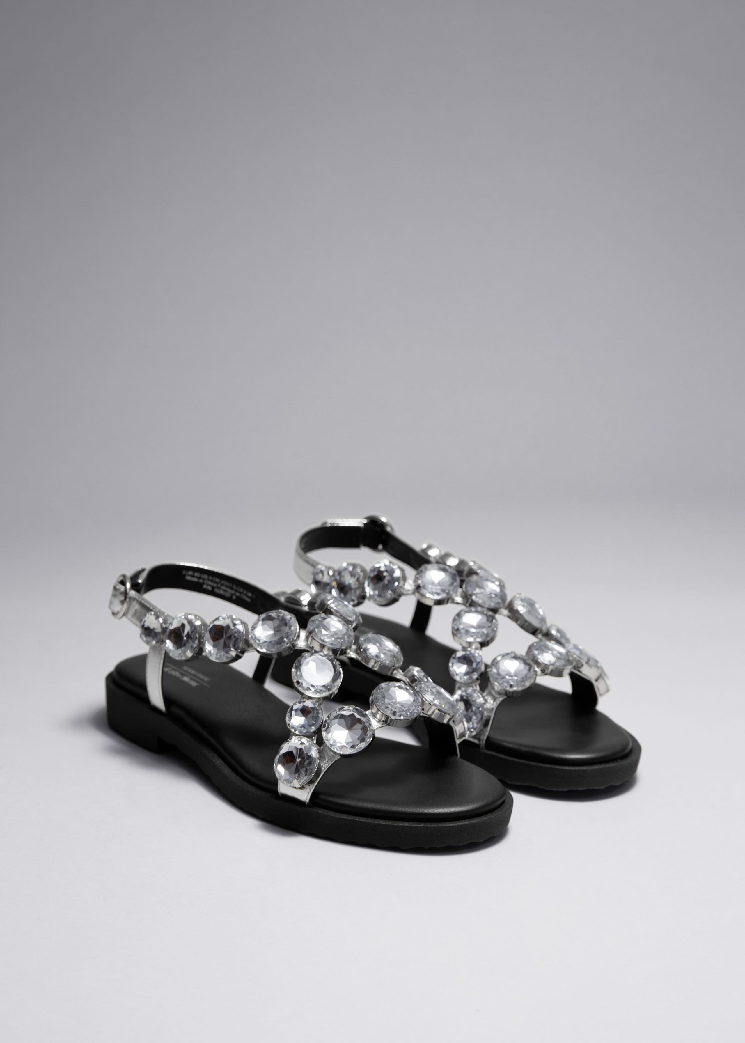 Ledersandalen mit Kristallverzierung - Silber - Stillleben