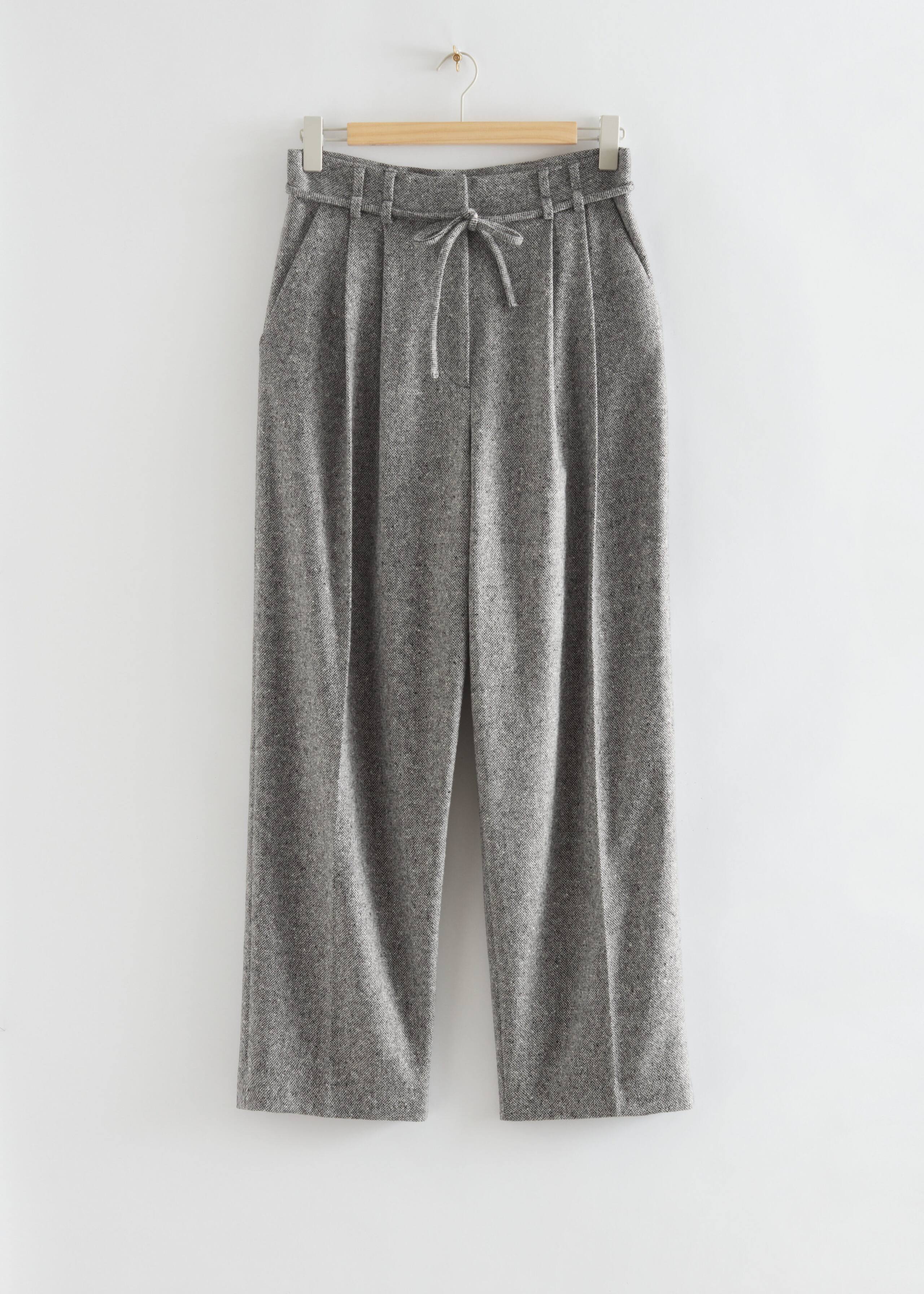 Lockere Paperbag-Hose - Schwarz - Stillleben