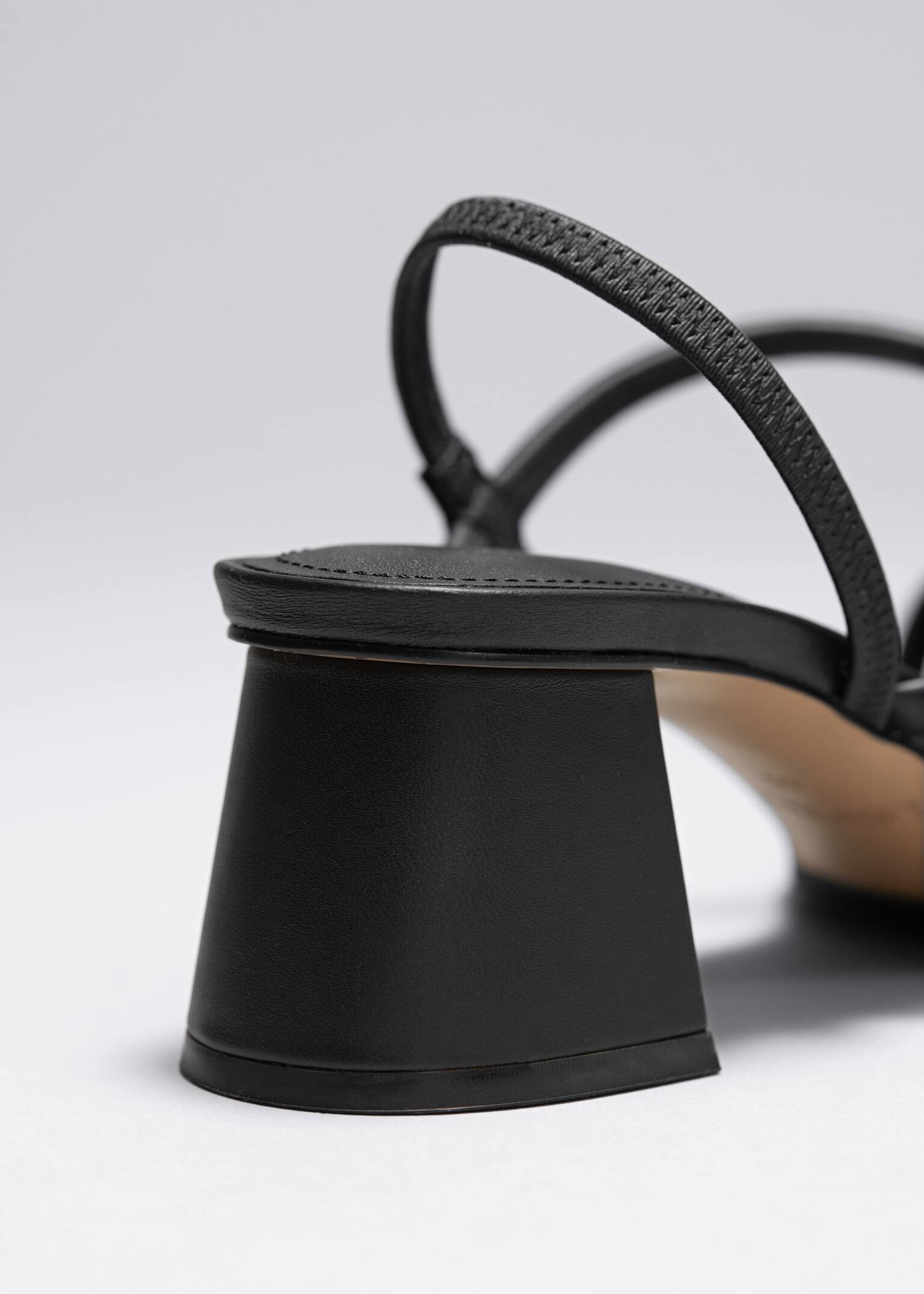 Strappy Block Heel Sandals - שחור - 3